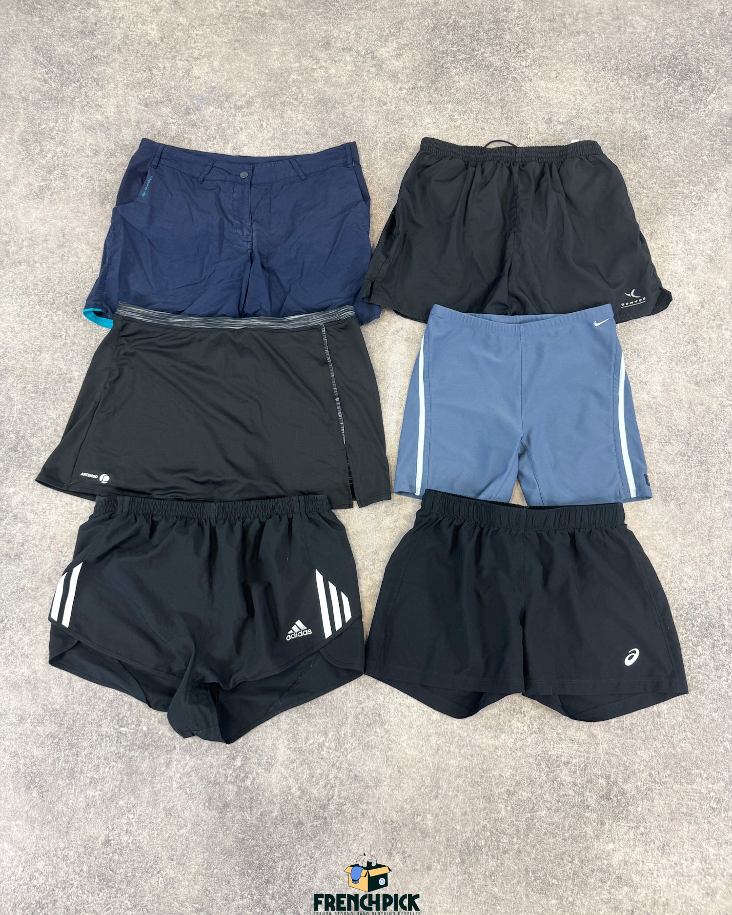 legging-sport-fitness-foot-football-running-course-tennis-femme-marque-moderne-vintage-vetement-grossiste-friperie-wholesaler-seconde-main-occasion-textile-piece-80-90-2000-2010