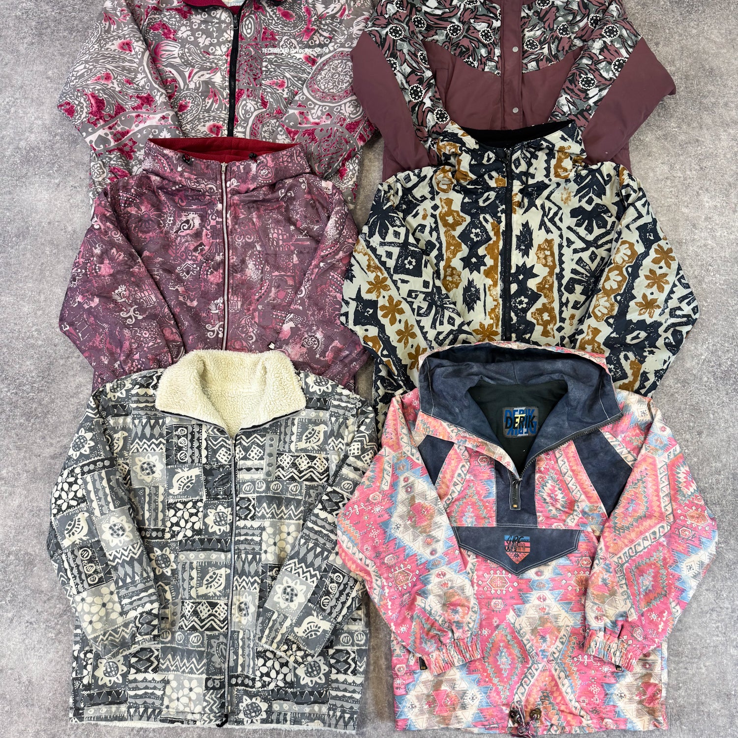 blouson-veste-annees-90-motifs-ethniques-graphique-hiver-polaire-femme-homme-vintage-vetement-grossiste-friperie-wholesaler-seconde-main-marque-occasion-textile-piece-annees-80-90-2000-2010-french-pick