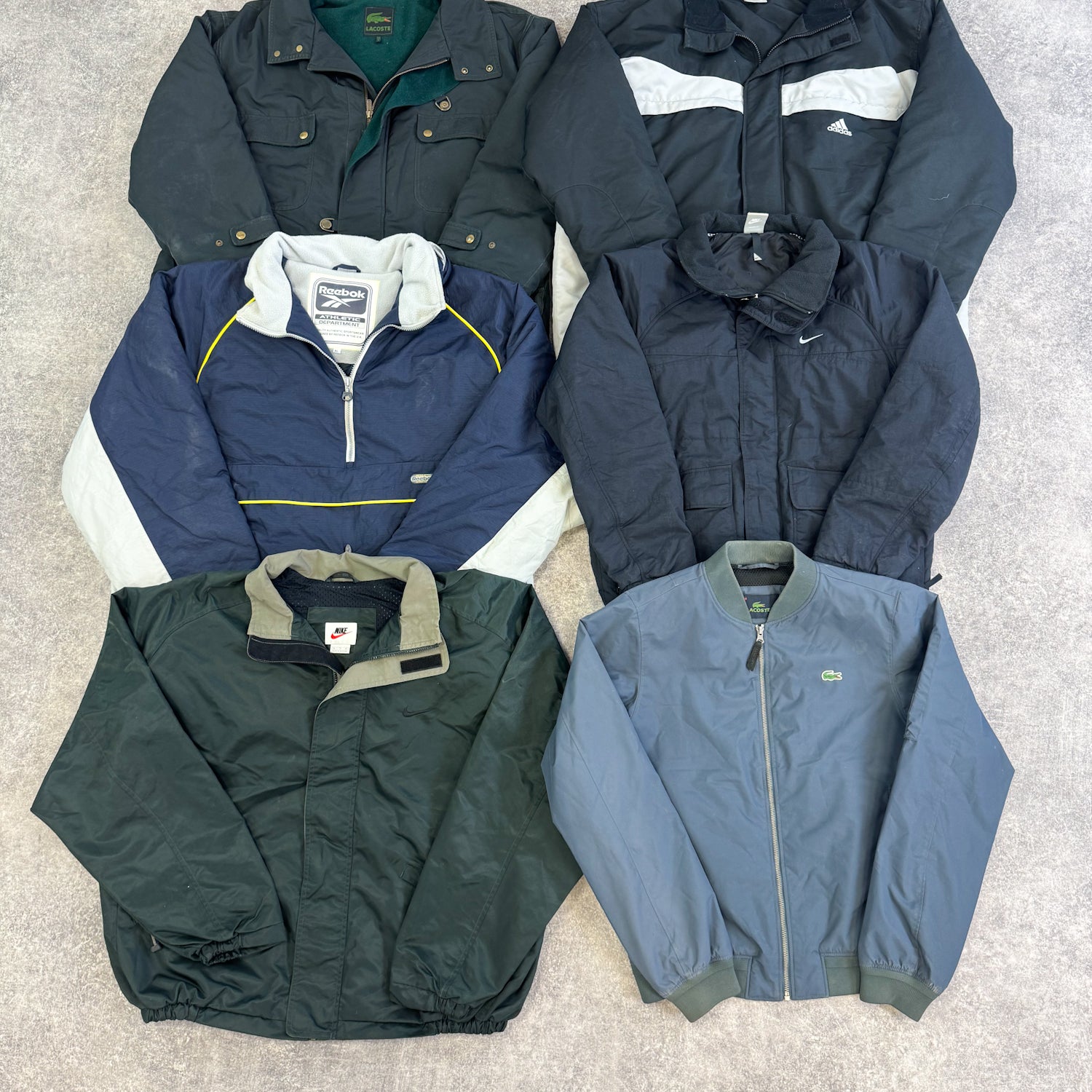 manteau-brand-marque-lacoste-nike-adidas-tommy-Dickies-homme-femme-vintage-moderne-vetement-grossiste-friperie-wholesaler-seconde-main-marque-occasion-textile-piece-annees-80-90-2000-2010-french-pick
