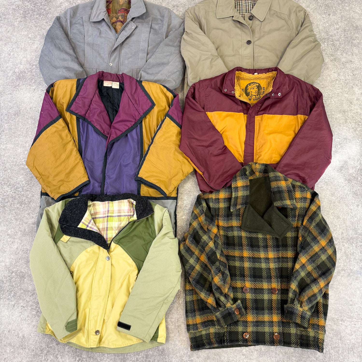 blouson-annees-70-retro-hiver-femme-homme-vintage-vetement-grossiste-friperie-wholesaler-seconde-main-marque-occasion-textile-piece-annees-80-90-2000-2010-french-pick