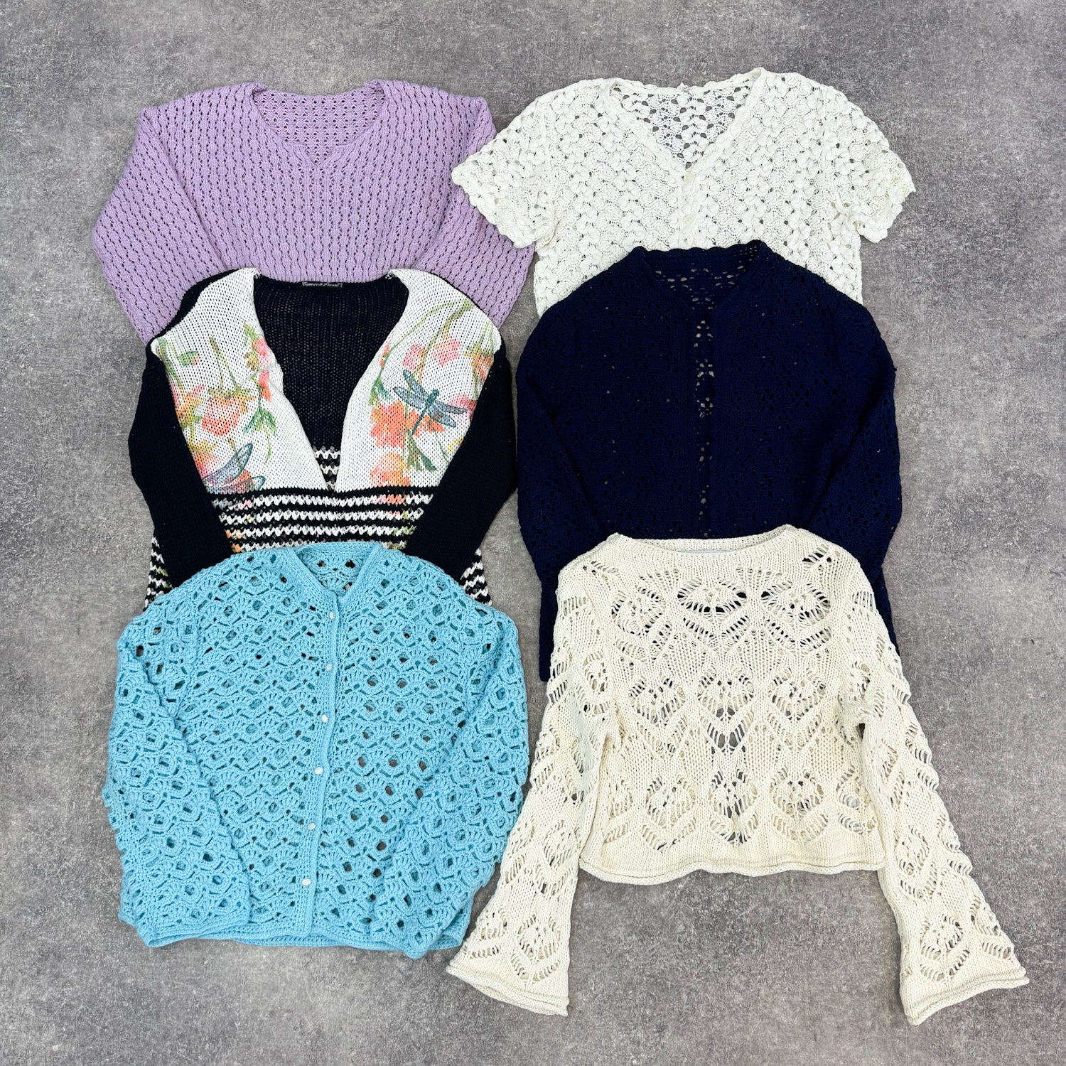 crochet-femme-pantalon-pull-robe-gilet-jupe-top-grossiste-vintage-moderne-vetement-friperie-wholesaler-seconde-main-80-90-2000-2010