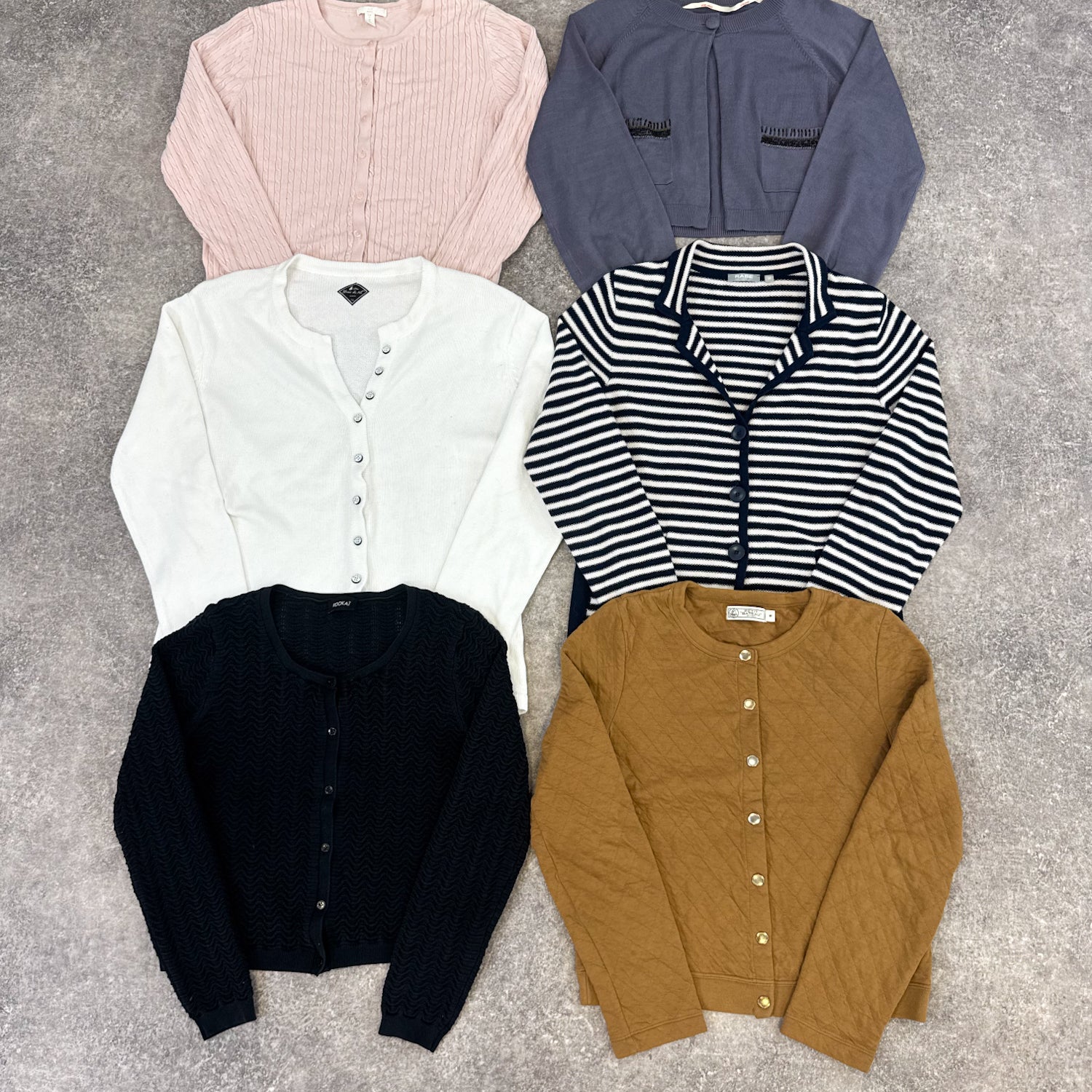 cardigan-mi-saison-leger-laine-gilet-femme-moderne-vetement-grossiste-friperie-wholesaler-seconde-main-marque-occasion-textile-piece-annees-80-90-2000-2010-french-pick