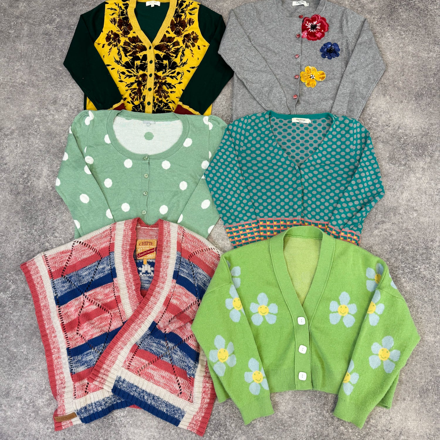cardigan-motifs-femme-moderne-vintage-vetement-grossiste-friperie-wholesaler-seconde-main-marque-occasion-textile-piece-80-90-2000-2010-french-pick
