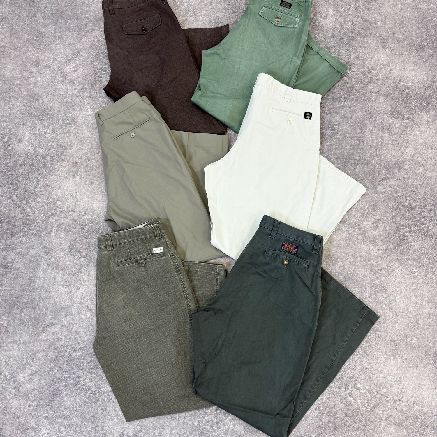 pantalon-chino-homme-vintage-vetement-grossiste-friperie-wholesaler-seconde-main-marque-occasion-textile-piece-annees-80-90-2000-2010-french-pick
