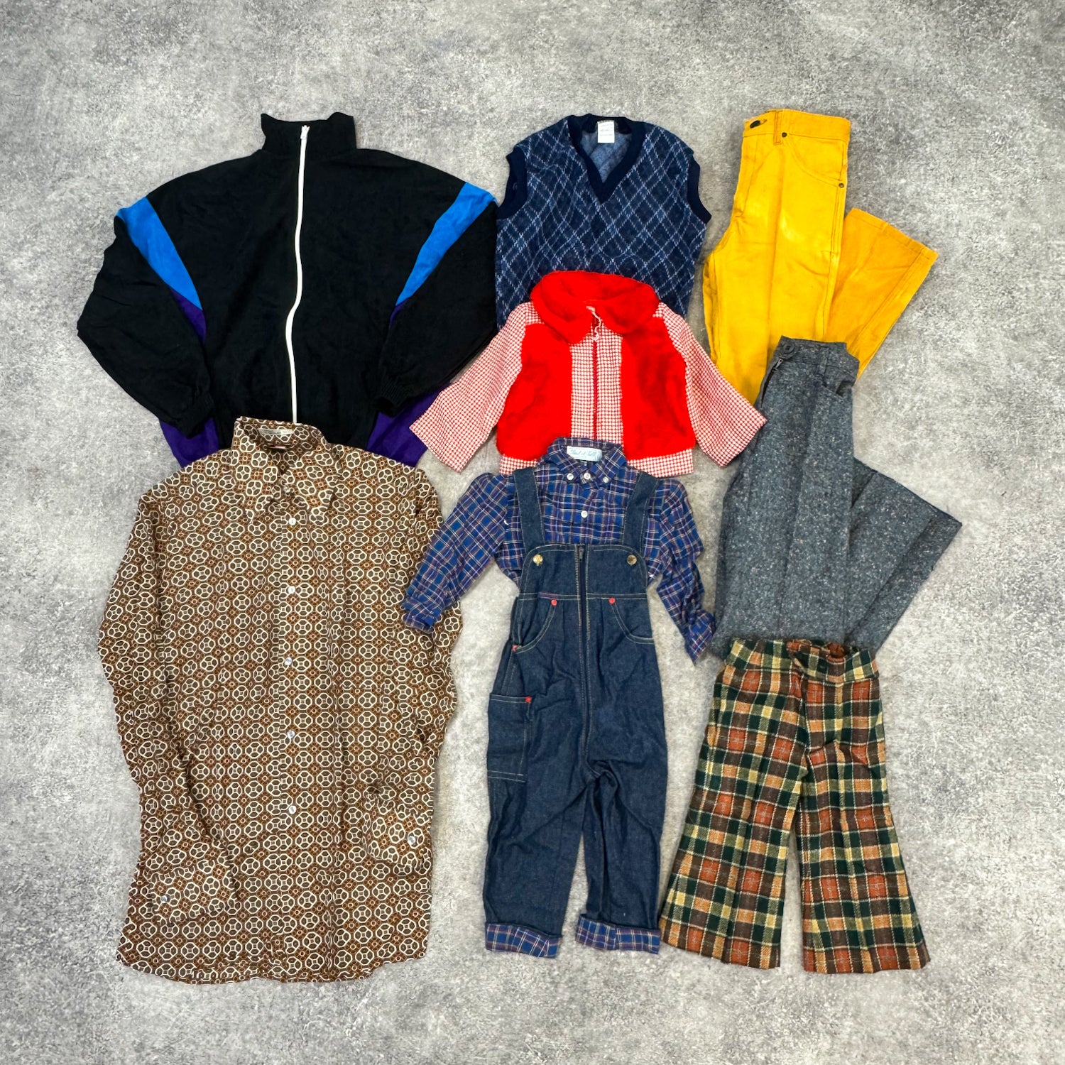 Deadstock-enfant-fille-garcon-pantalon-veste-retro-marque-moderne-vintage-vetement-grossiste-friperie-wholesaler-seconde-main-occasion-textile-piece-80-90-2000-2010