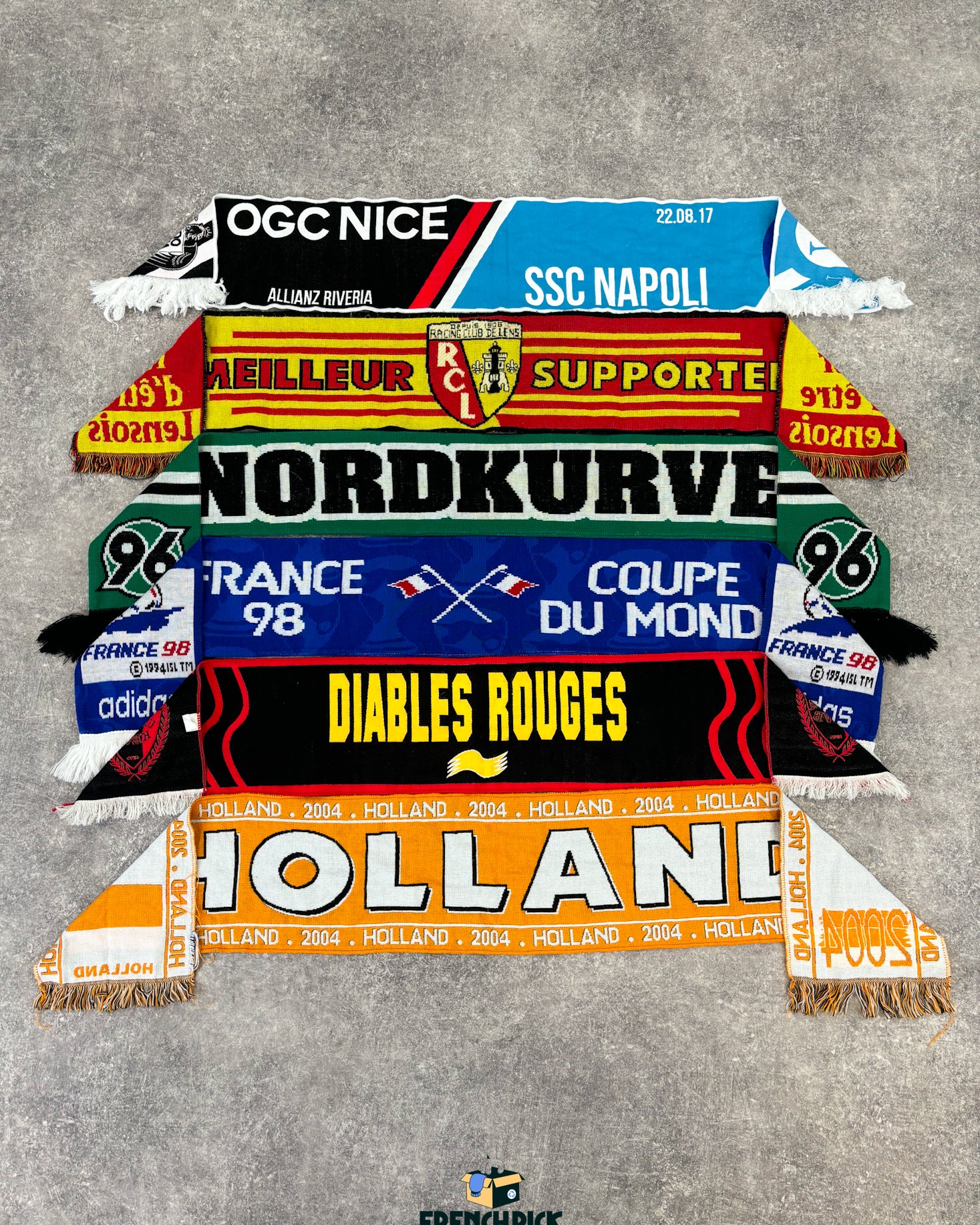 echarpe-supporter-foot-football-sport-friperie-grossiste-vintage-vetement-fripe-wholesale-style-annee-80-90-2000-2010