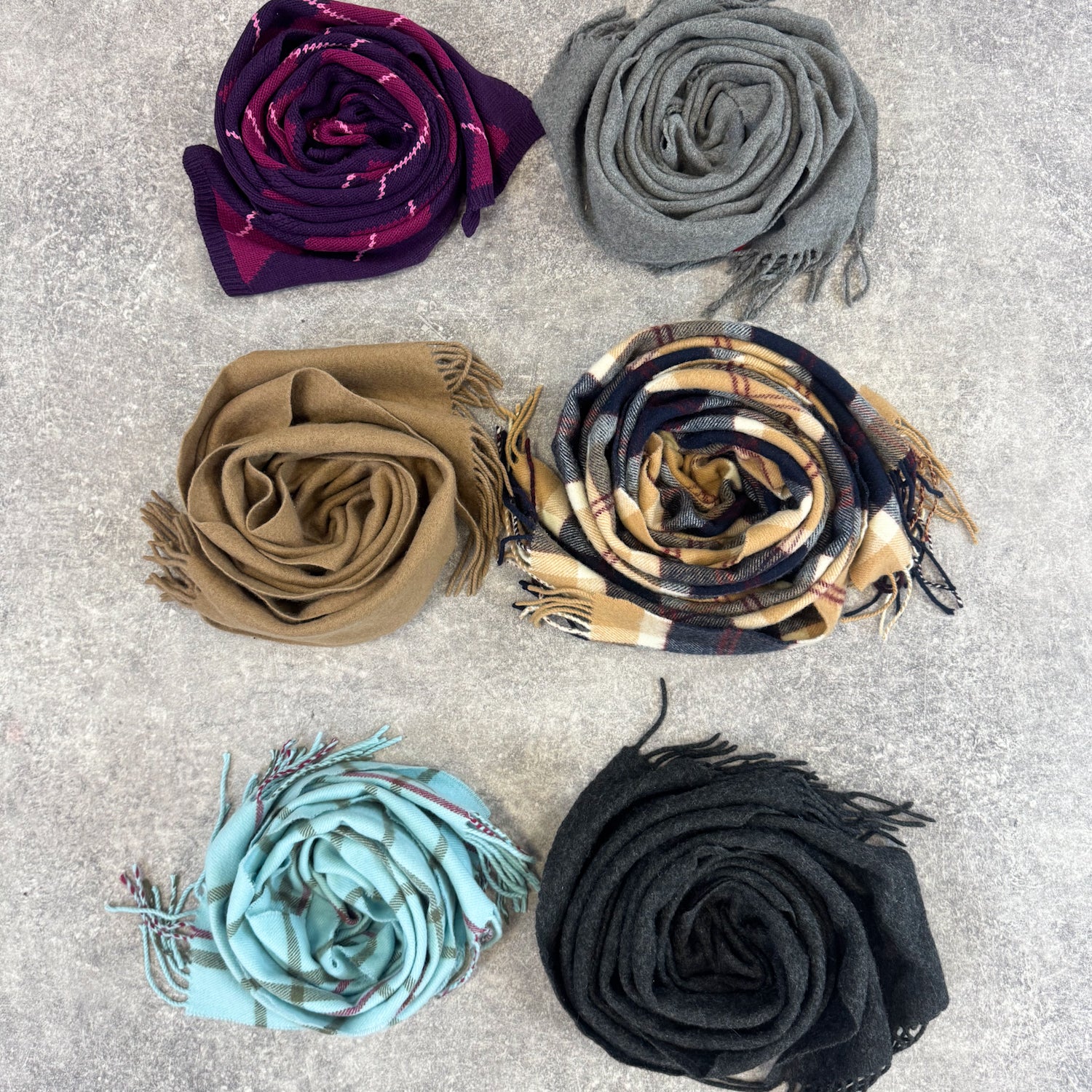 echarpe-foulard-laine-carreaux-homme-femme-vintage-vetement-grossiste-friperie-wholesaler-seconde-main-marque-occasion-textile-piece-annees-80-90-2000-2010-french-pick