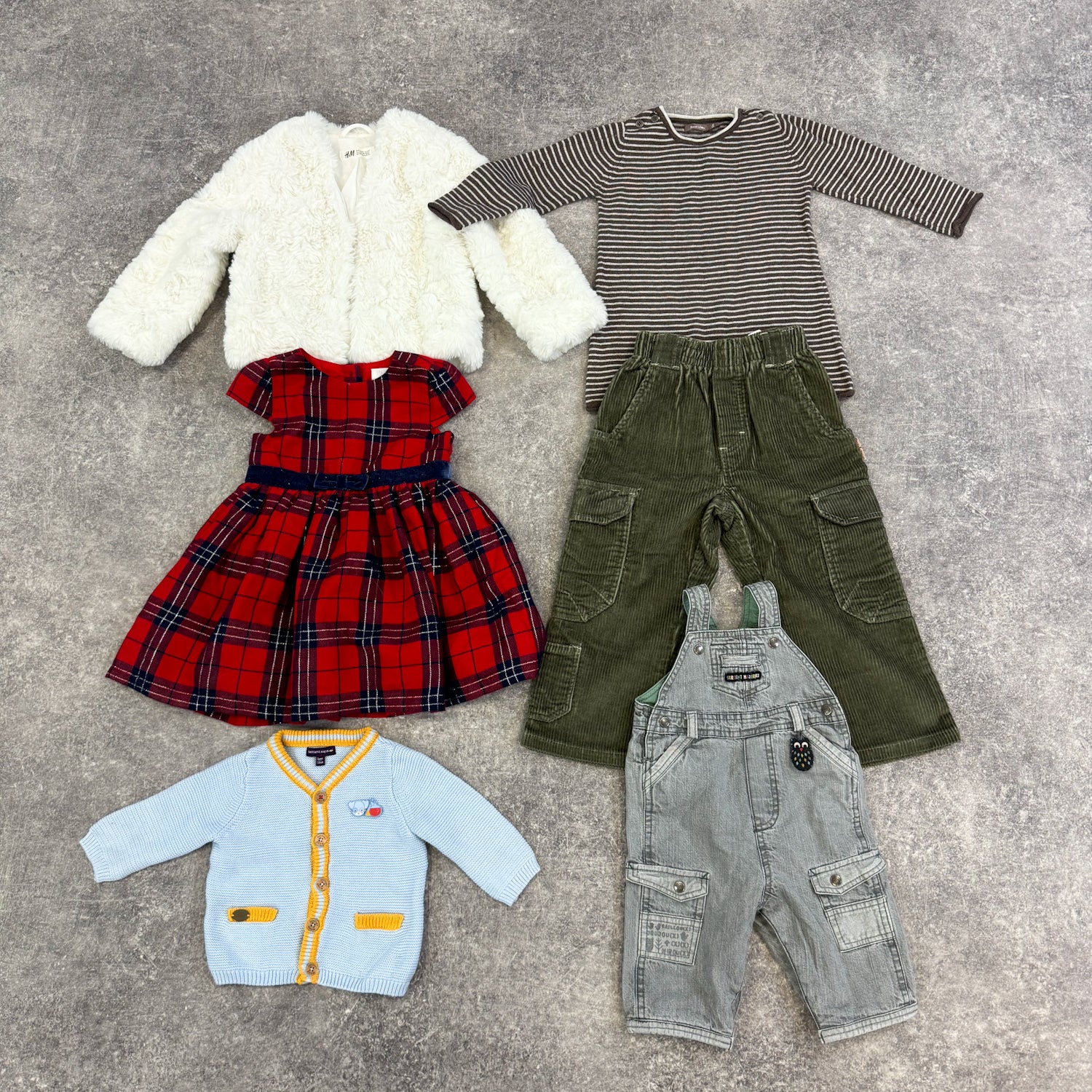 enfant-0-3-ans-pantalon-pull-robe-gilet-manteau-grossiste-vintage-moderne-vetement-friperie-wholesaler-seconde-main-80-90-2000-2010