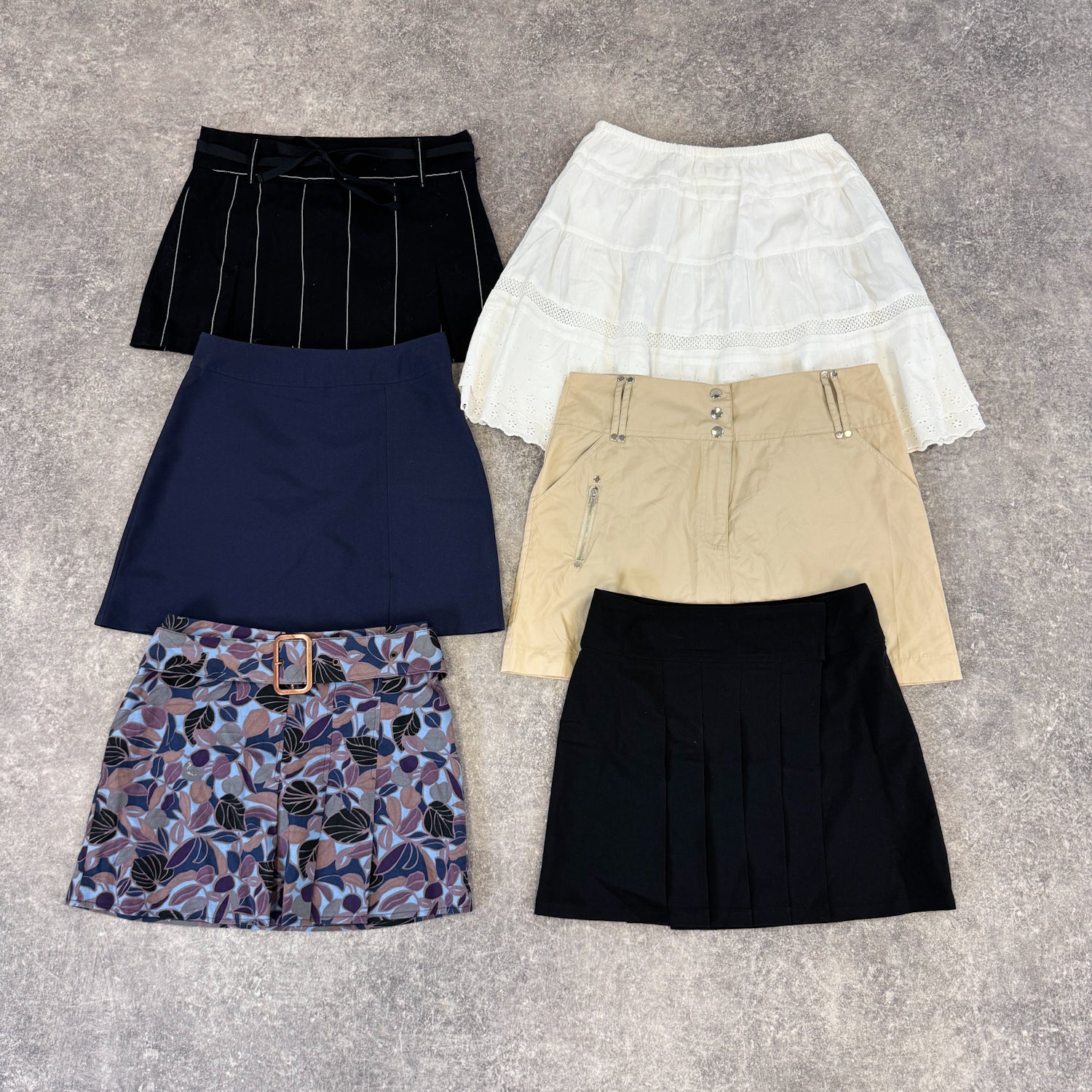 jupe-courte-ete-femme-vintage-vetement-grossiste-friperie-wholesaler-seconde-main-occasion-textile-piece-80-90-2000-2010-french-pick