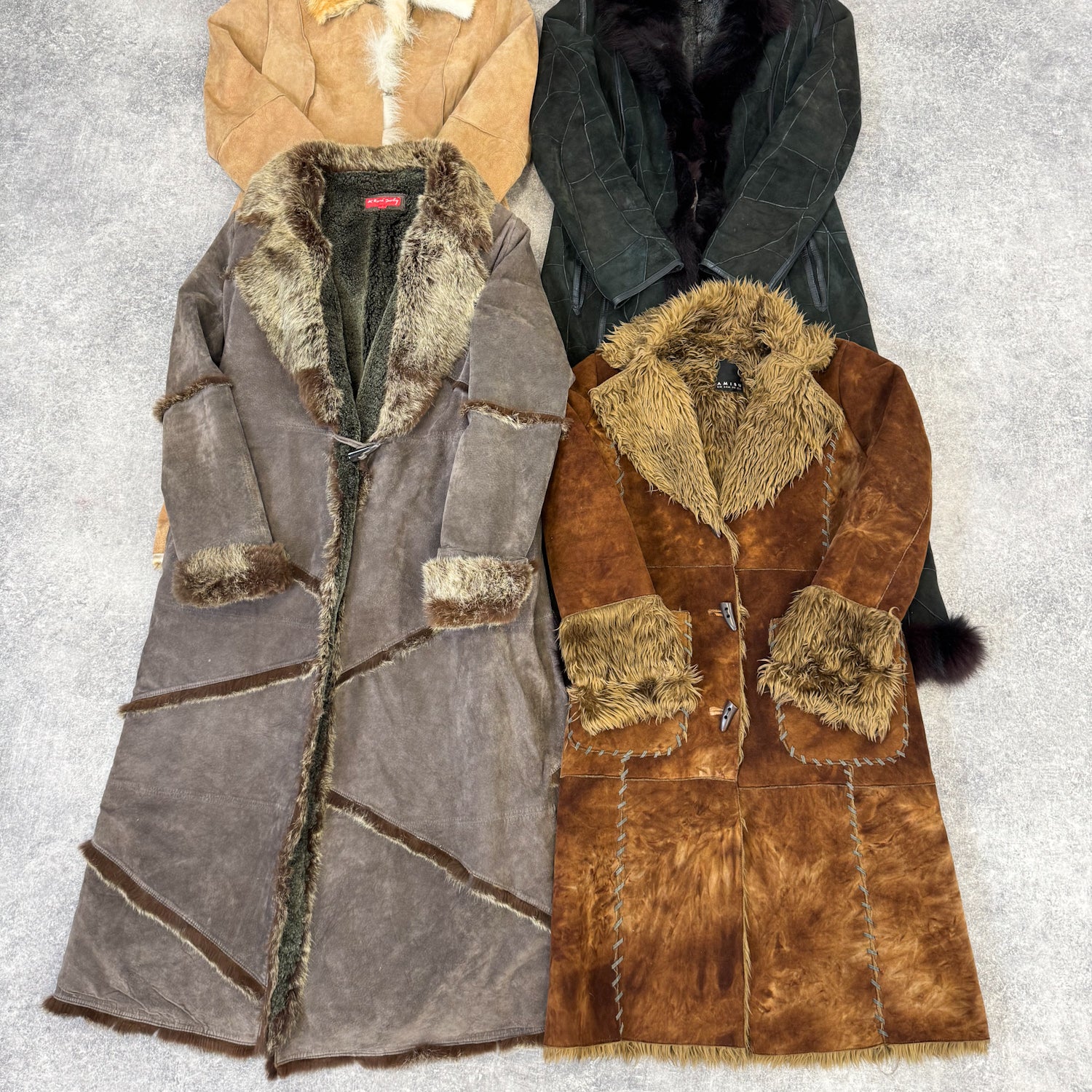 Manteau-afghan-fourrure-femme-vintage-vetement-grossiste-friperie-wholesaler-seconde-main-marque-occasion-textile-piece-annees-80-90-2000-2010-french-pick