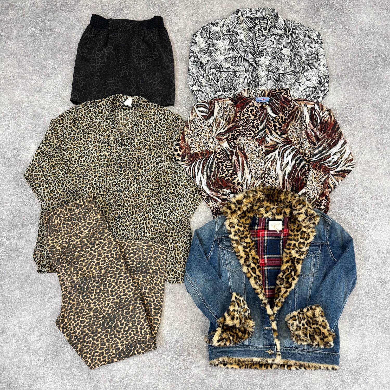 mix-motifs-leopard-t-shirt-robe-top-pantalon-jean-sweat-chemise-jupe-accessoire-femme-homme-grossiste-vintage-moderne-vetement-friperie-wholesaler-seconde-main-80-90-2000-2010-french-pick