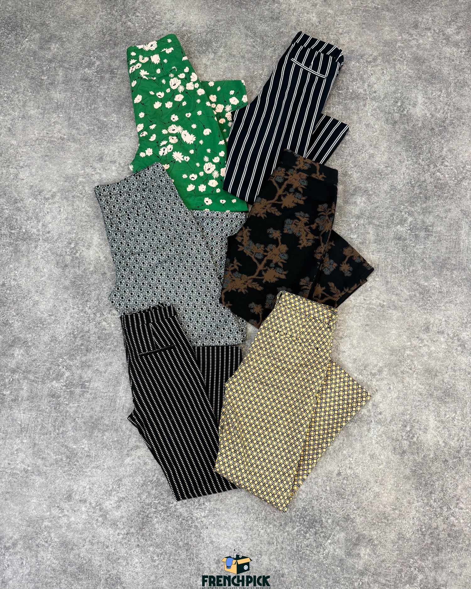 Pantalon-a-motifs-fleur-abstrait-geometrie-imprimes-femme-moderne-vetement-grossiste-friperie-wholesaler-seconde-main-marque-occasion-textile-piece-annees-80-90-2000-2010-french-pick