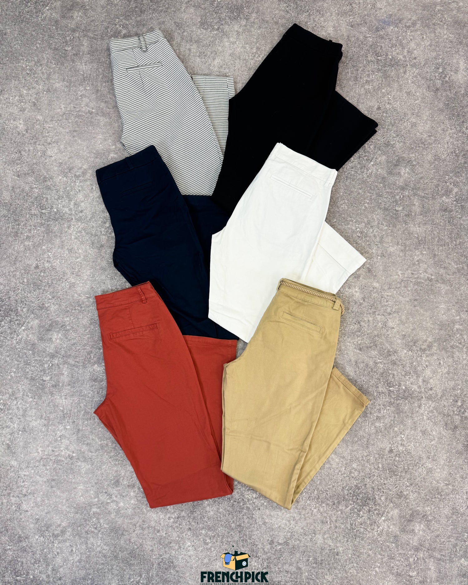 Pantalon-chino-femme-moderne-vetement-grossiste-friperie-wholesaler-seconde-main-marque-occasion-textile-piece-annees-80-90-2000-2010-french-pick