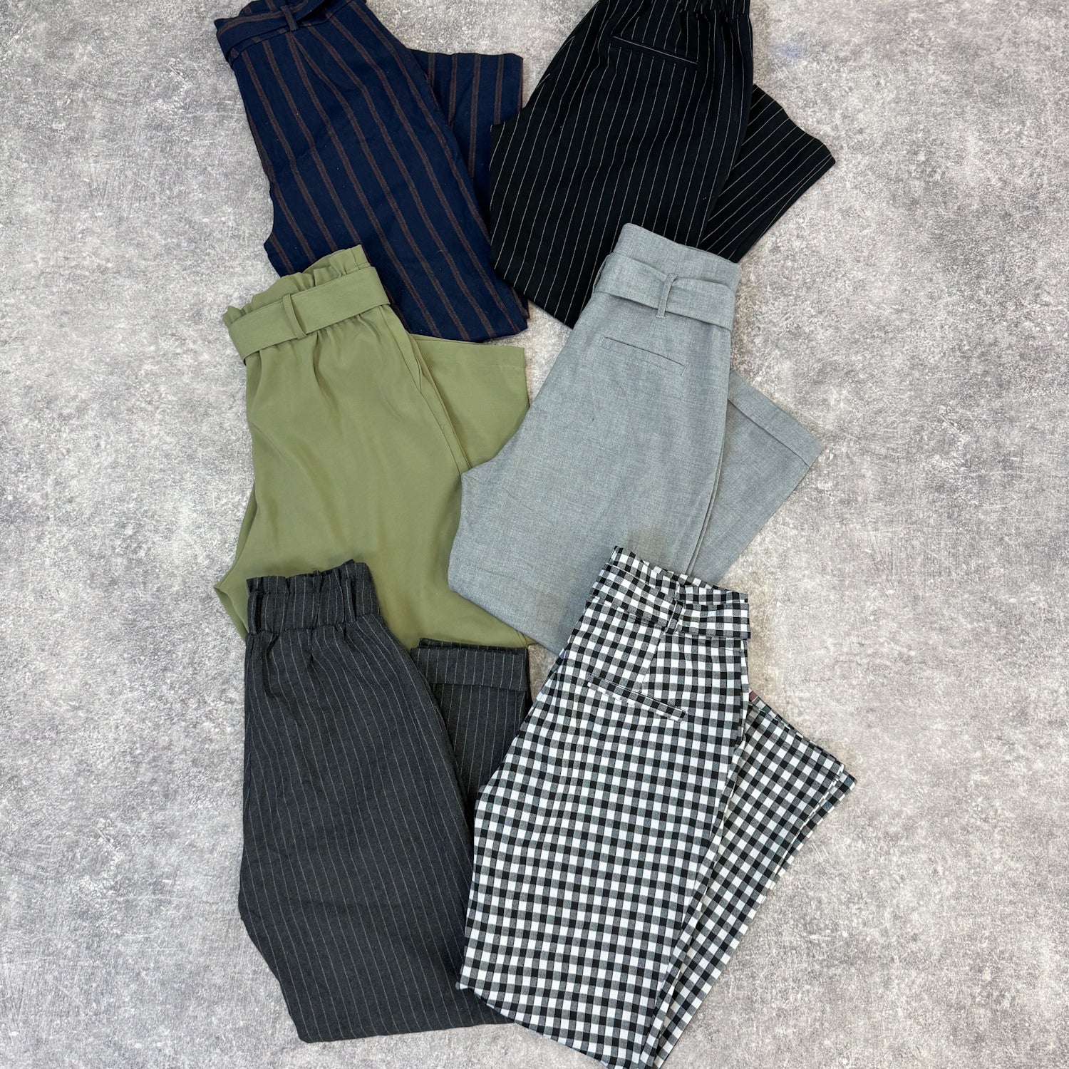 Pantalon-paperbag-femme-moderne-vetement-grossiste-friperie-wholesaler-seconde-main-marque-occasion-textile-piece-annees-80-90-2000-2010-french-pick
