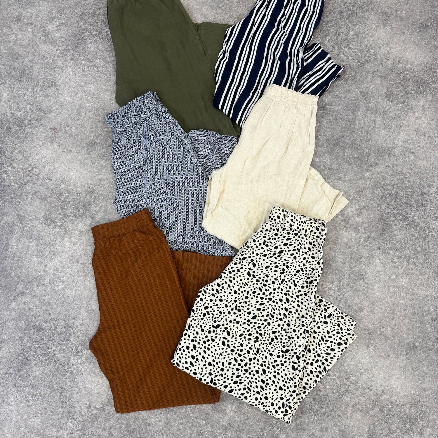 pantalon-fluide-retour-de-plage-leger-ample-vintage-moderne-vetement-grossiste-friperie-wholesaler-seconde-main-marque-occasion-textile-piece-annees-80-90-2000-2010-french-pick