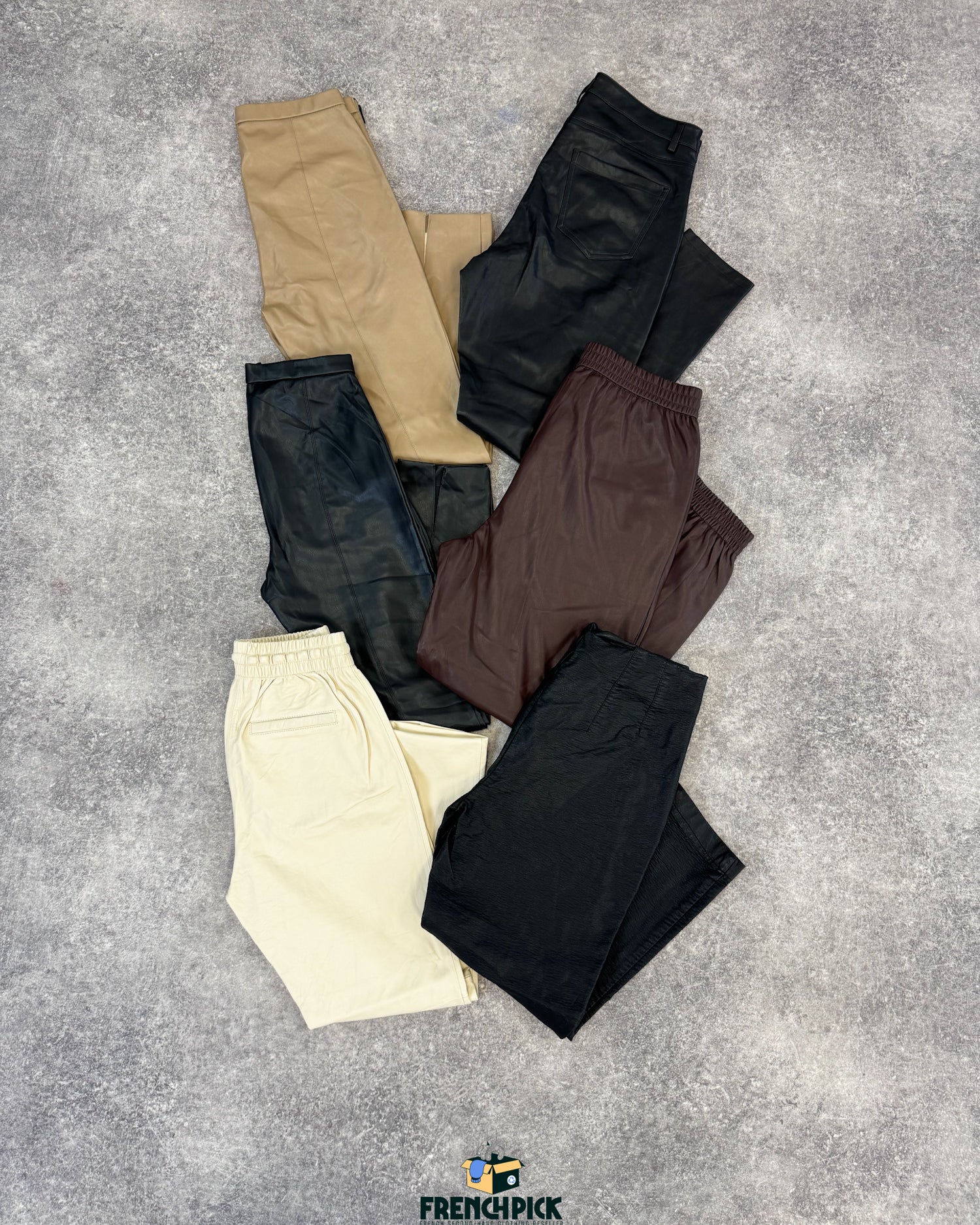 Pantalon-simili-cuir-femme-moderne-vetement-grossiste-friperie-wholesaler-seconde-main-marque-occasion-textile-piece-annees-80-90-2000-2010-french-pick