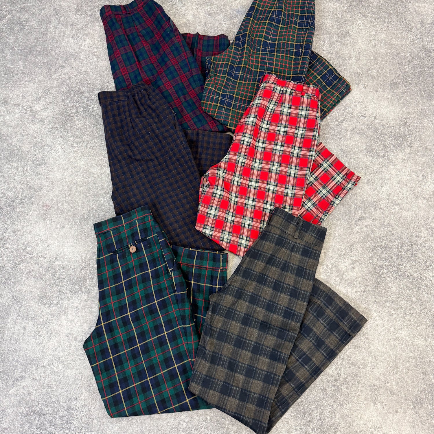 Pantalon-tartan-carreaux-femme-vintage-vetement-grossiste-friperie-wholesaler-seconde-main-marque-occasion-textile-piece-annees-80-90-2000-2010-french-pick