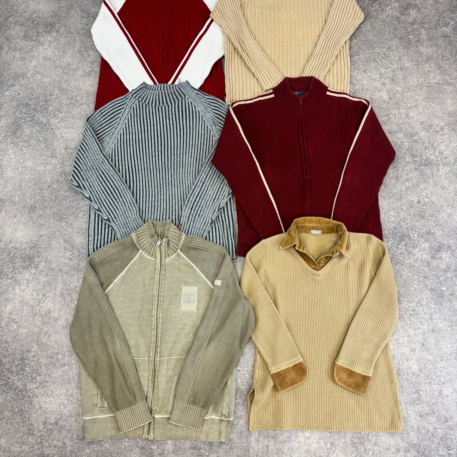pull-Y2K-laine-annees-2000-homme-vintage-vetement-grossiste-friperie-wholesaler-seconde-main-marque-occasion-textile-piece-80-90-2000-2010-french-pick