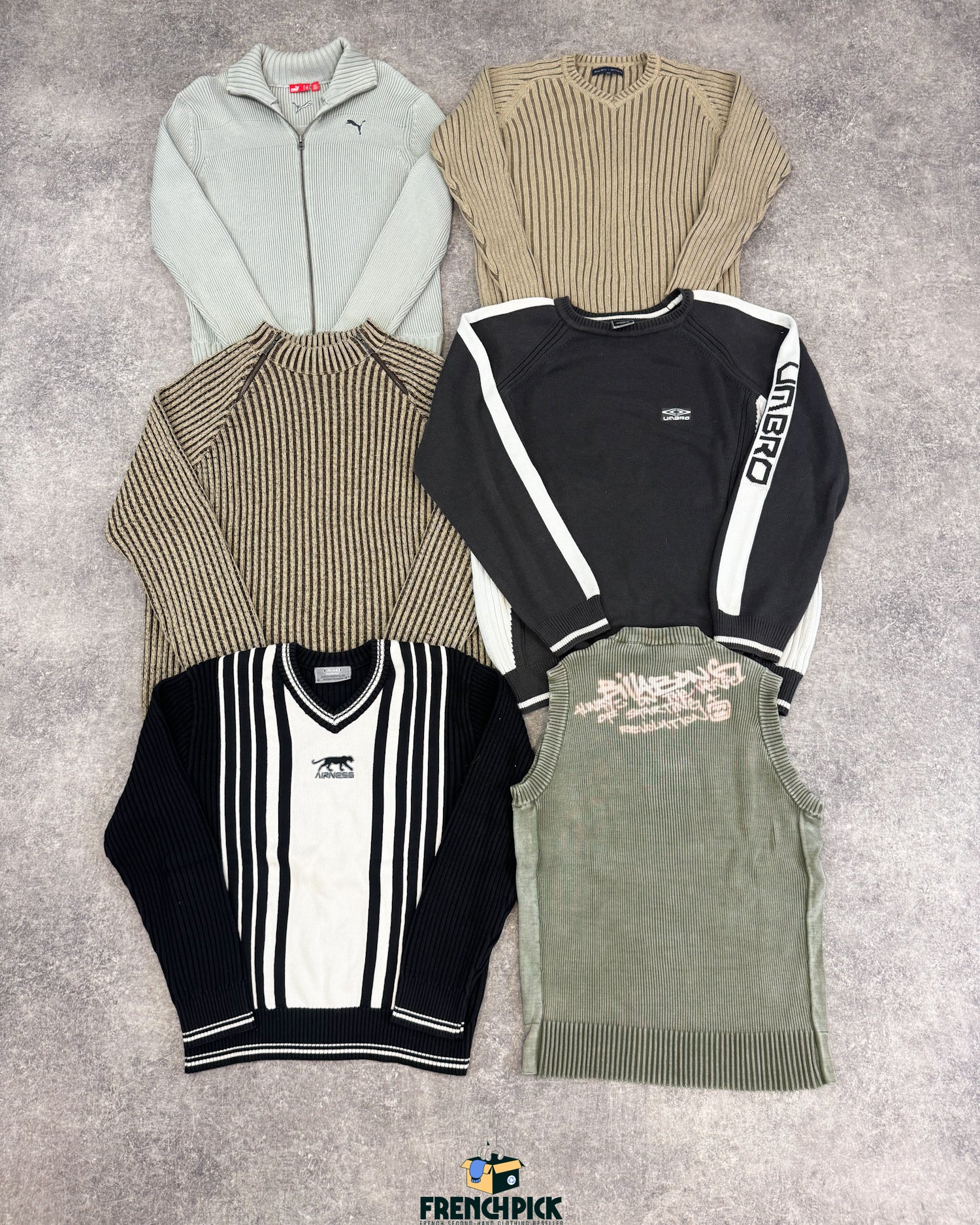 pull-Y2K-laine-annees-2000-homme-vintage-vetement-grossiste-friperie-wholesaler-seconde-main-marque-occasion-textile-piece-80-90-2000-2010-french-pick