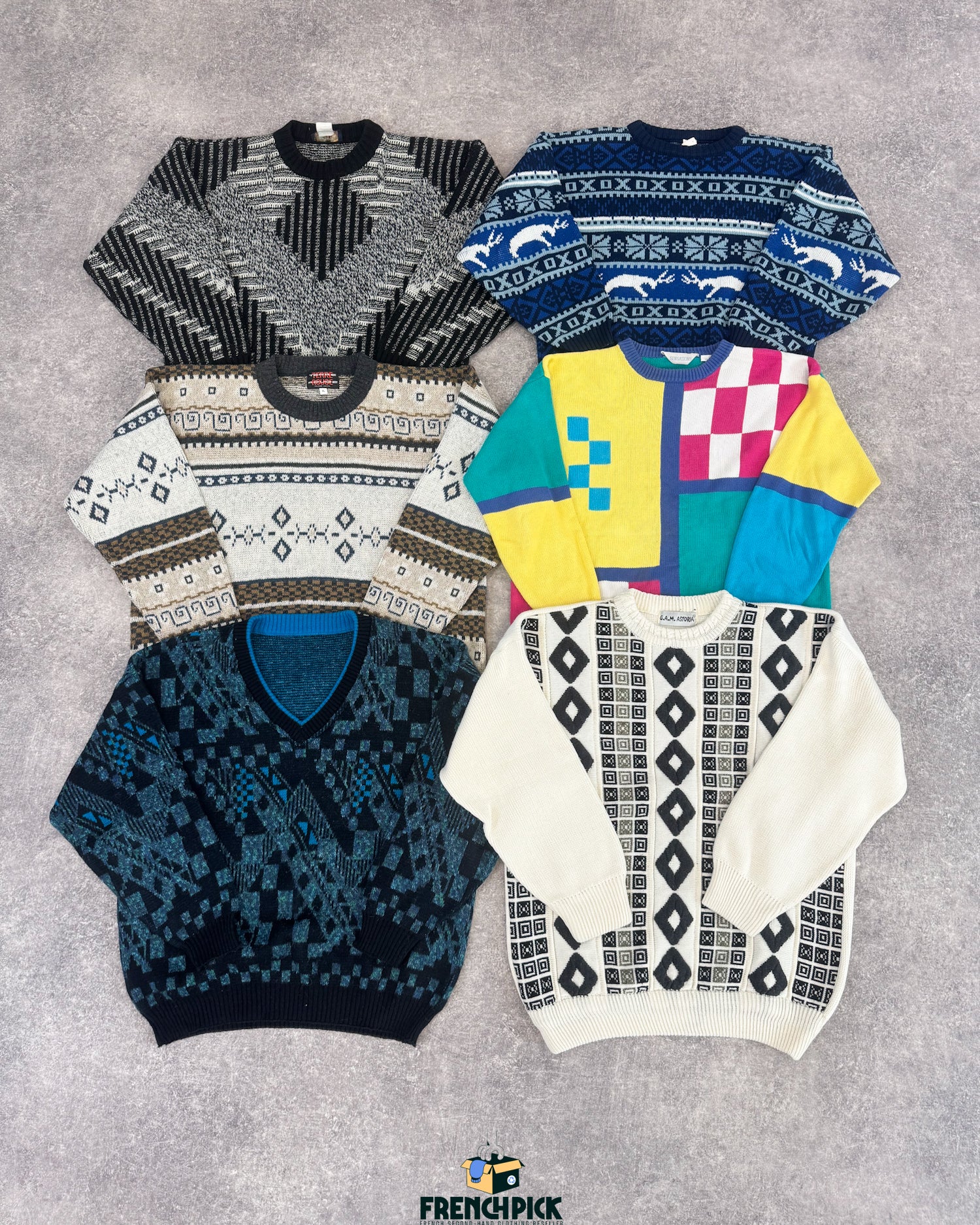 pull-motifs-laine-homme-moderne-vintage-vetement-grossiste-friperie-wholesaler-seconde-main-marque-occasion-textile-piece-80-90-2000-2010-french-pick