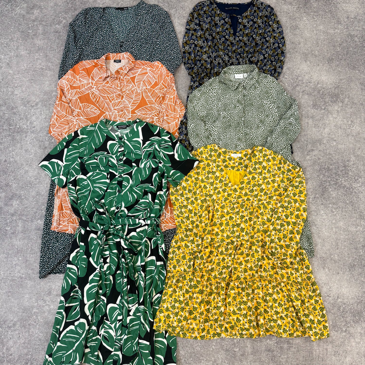 Robe-motifs-hiver-fleurs-femme-moderne-vetement-grossiste-friperie-wholesaler-seconde-main-occasion-textile-piece-80-90-2000-2010-french-pick