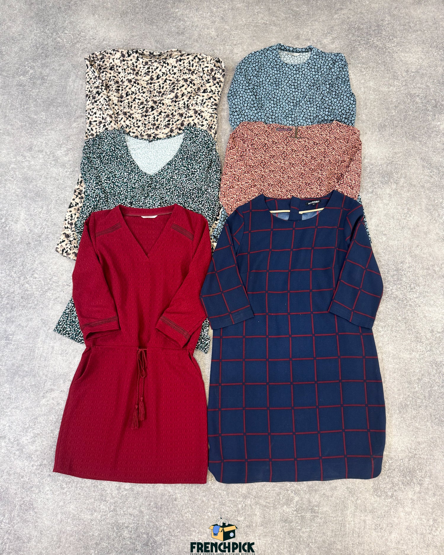 Robe-motifs-hiver-fleurs-femme-moderne-vetement-grossiste-friperie-wholesaler-seconde-main-occasion-textile-piece-80-90-2000-2010-french-pick