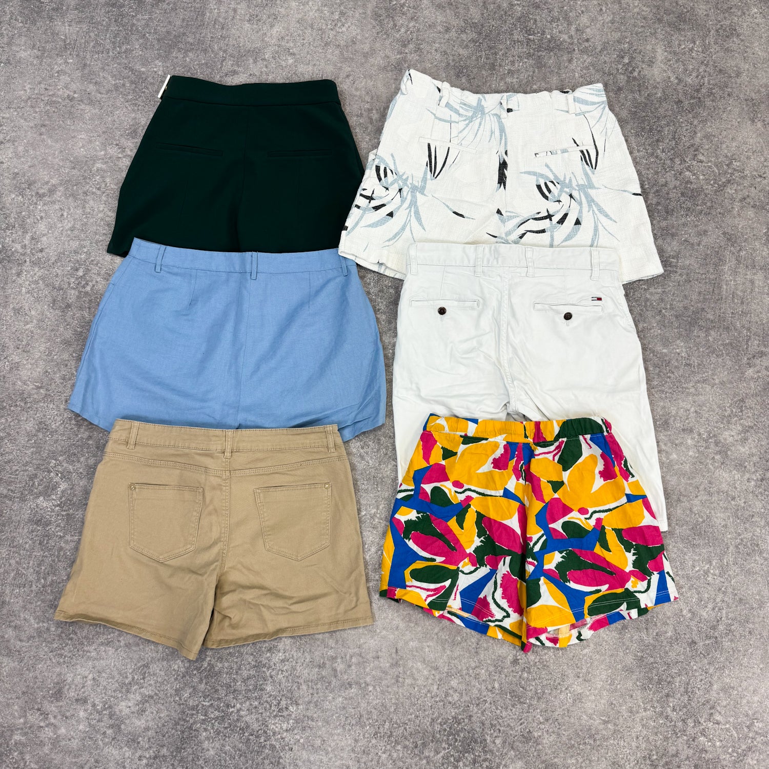 Short-leger-eté-femme-marque-moderne-vintage-vetement-grossiste-friperie-wholesaler-seconde-main-occasion-textile-piece-80-90-2000-2010