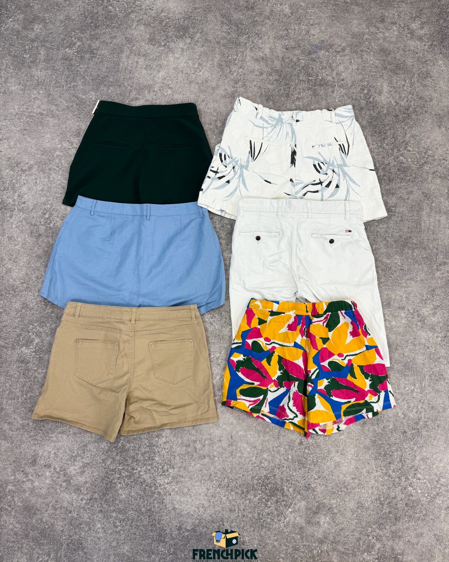 Short-leger-eté-femme-marque-moderne-vintage-vetement-grossiste-friperie-wholesaler-seconde-main-occasion-textile-piece-80-90-2000-2010