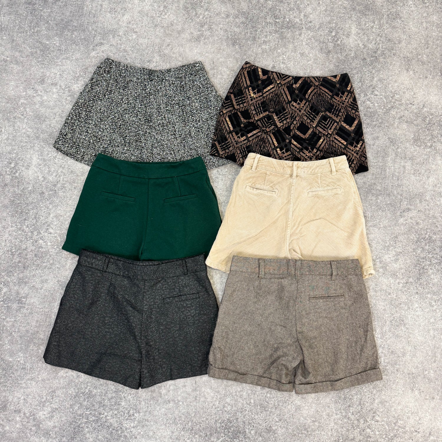 Short-hiver-femme-marque-moderne-vintage-vetement-grossiste-friperie-wholesaler-seconde-main-occasion-textile-piece-80-90-2000-2010
