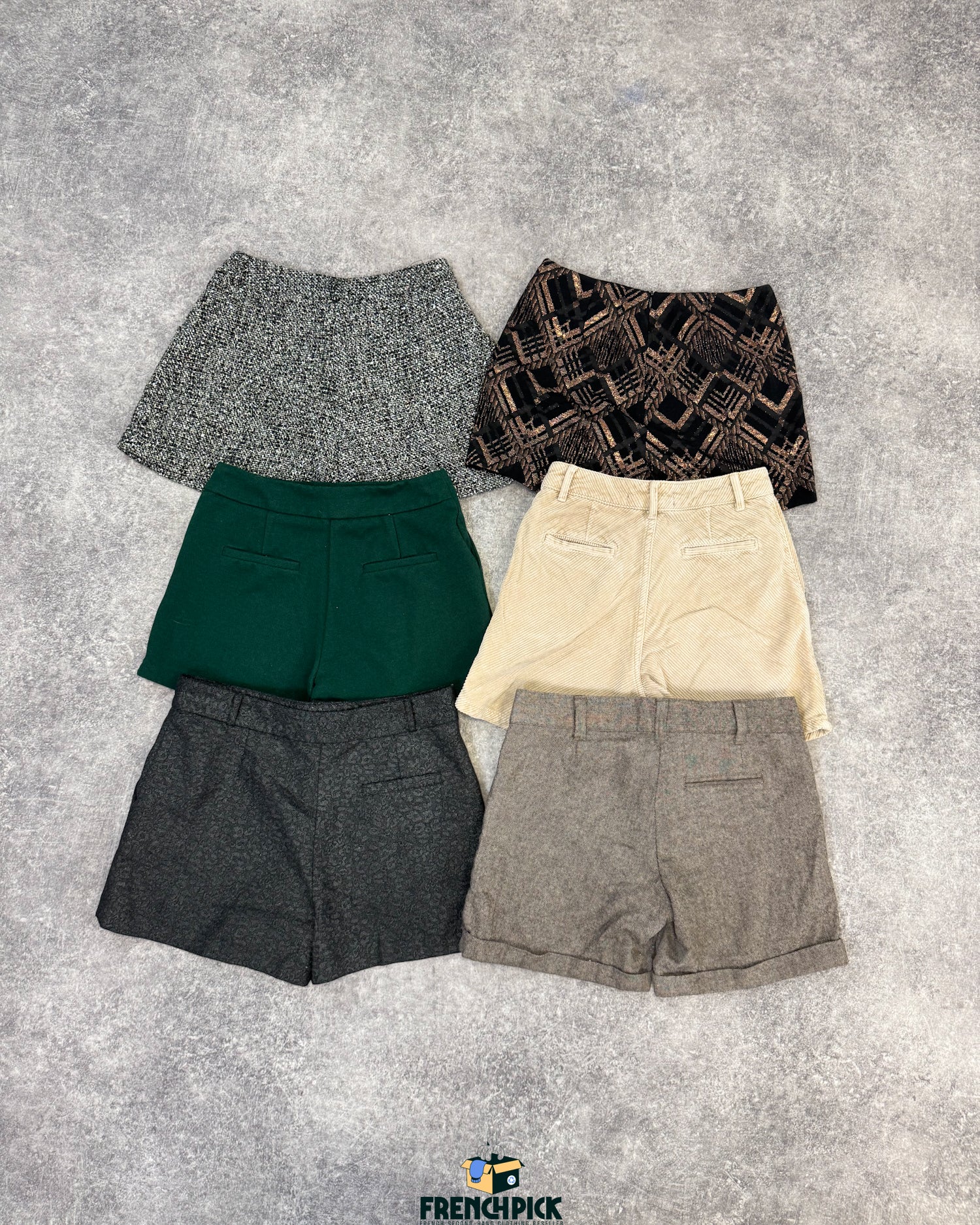 Short-hiver-femme-marque-moderne-vintage-vetement-grossiste-friperie-wholesaler-seconde-main-occasion-textile-piece-80-90-2000-2010