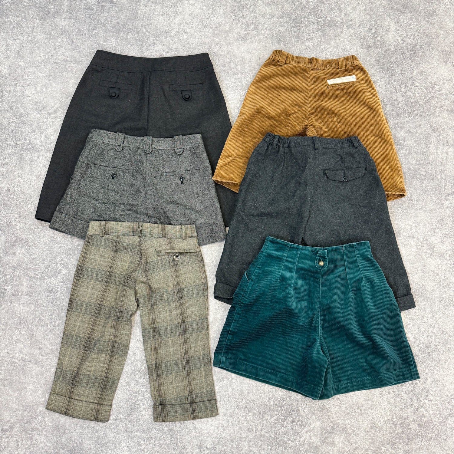 Short-hiver-femme-marque-moderne-vintage-vetement-grossiste-friperie-wholesaler-seconde-main-occasion-textile-piece-80-90-2000-2010