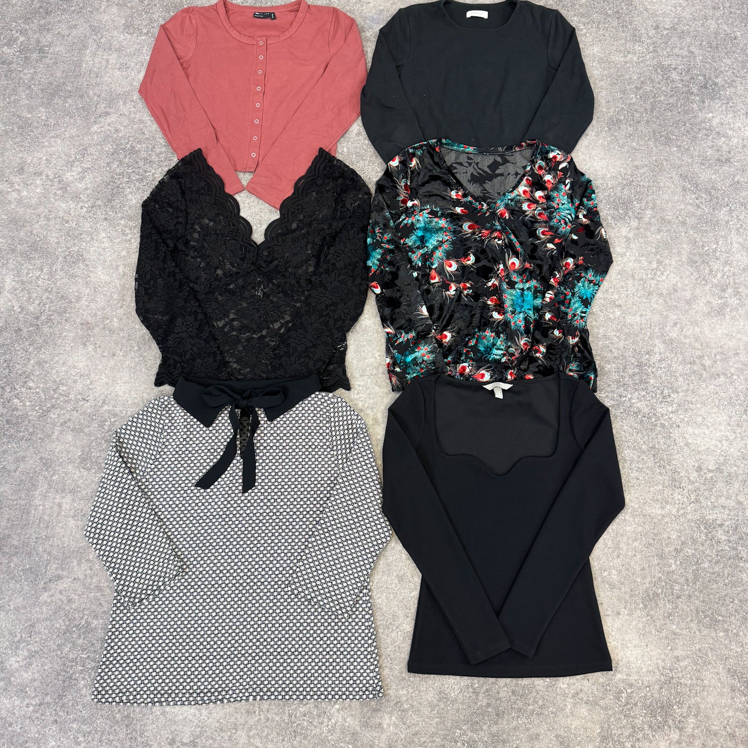 top-hiver-femme-moderne-vetement-zara-pull-and-bear-marque-grossiste-friperie-wholesaler-seconde-main-marque-occasion-textile-piece-annees-80-90-2000-2010-french-pick