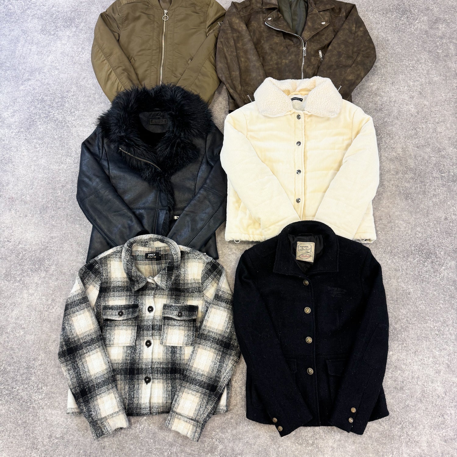 veste-femme-automne-hiver-moderne-vetement-grossiste-friperie-wholesaler-seconde-main-marque-occasion-textile-piece-annees-80-90-2000-2010-french-pick