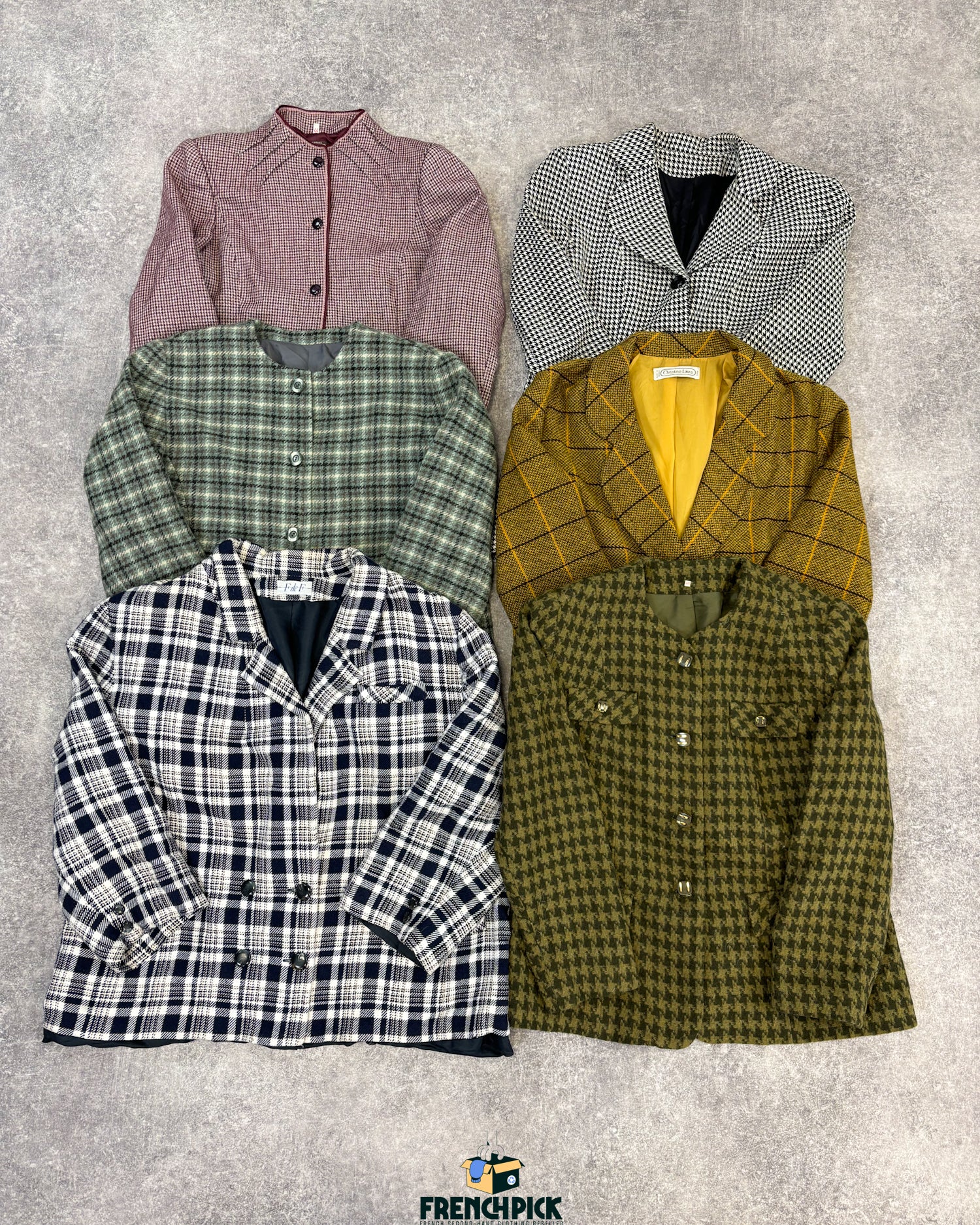 Blazer-carreaux-femme-marque-moderne-vintage-vetement-grossiste-friperie-wholesaler-seconde-main-occasion-textile-piece-80-90-2000-2010