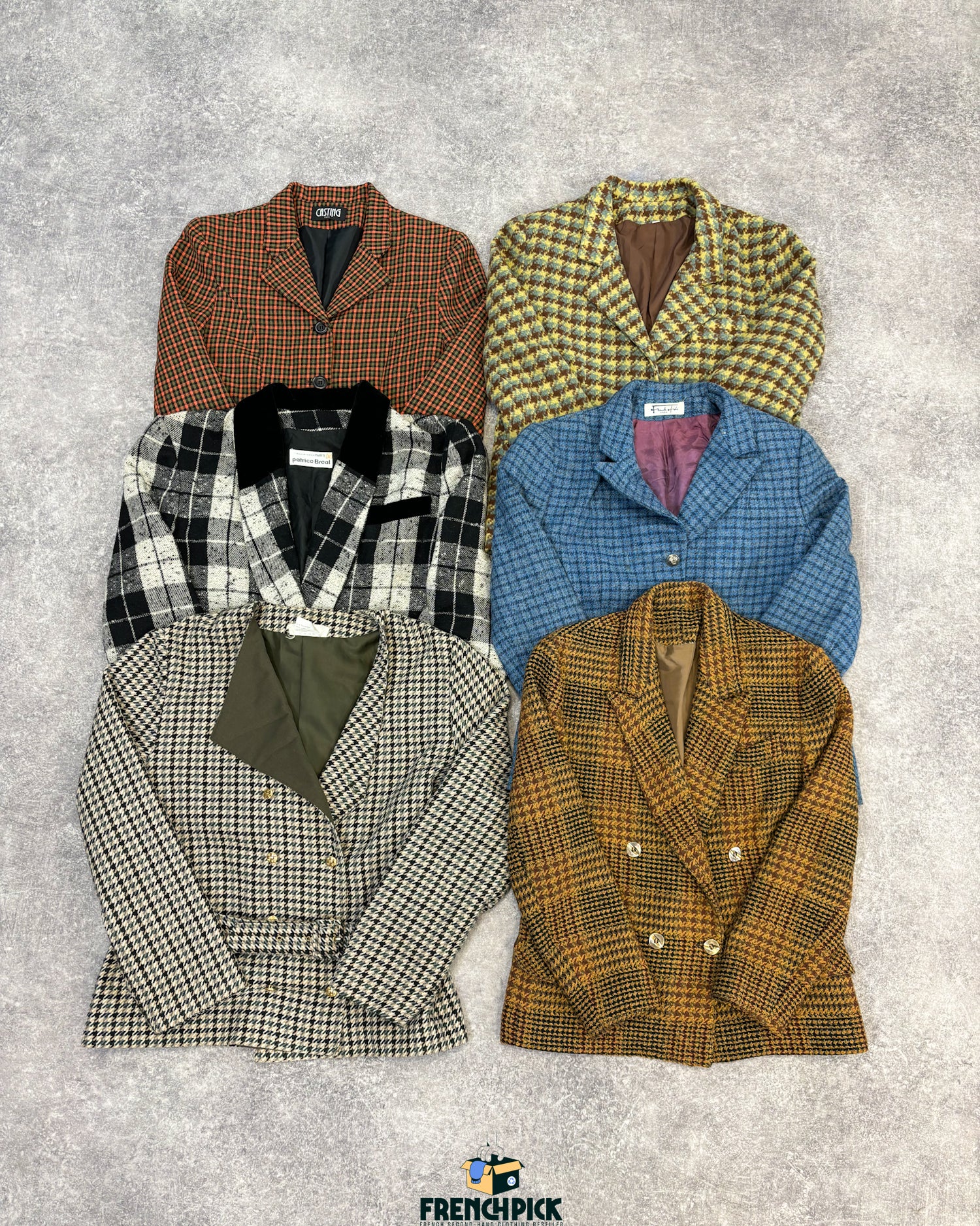 Blazer-carreaux-femme-marque-moderne-vintage-vetement-grossiste-friperie-wholesaler-seconde-main-occasion-textile-piece-80-90-2000-2010