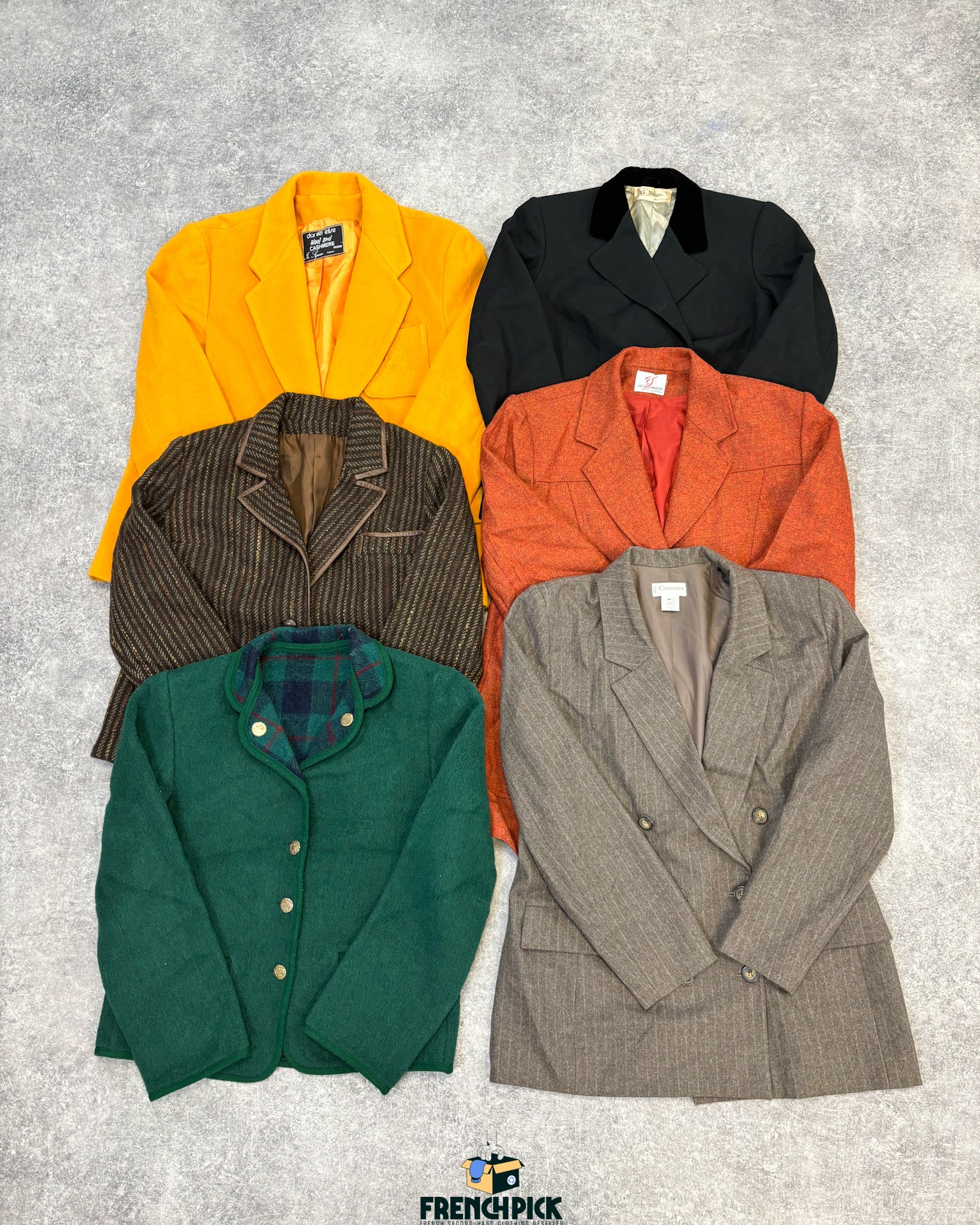 Blazer-laine-femme-marque-moderne-vintage-vetement-grossiste-friperie-wholesaler-seconde-main-occasion-textile-piece-80-90-2000-2010