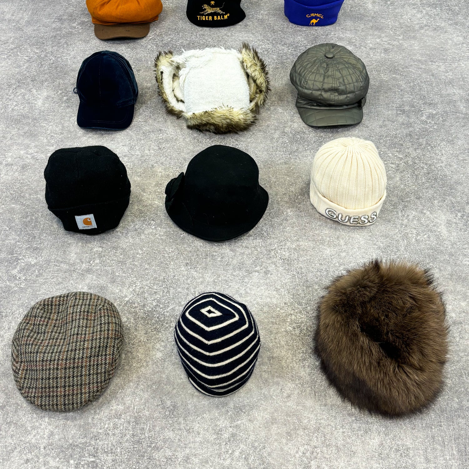 couvre-chef-hiver-homme-femme-bonnet-bob-beret-chapka-casquette-seconde-main-grossiste-vintage-vetement-fripe-wholesale-style-annee-80-90-2000-2010
