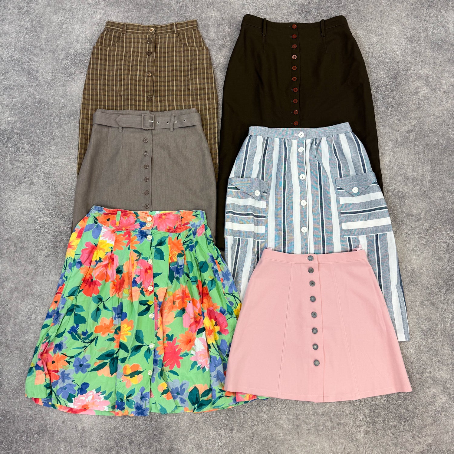 jupe-boutons-boutonnee-femme-moderne-vintage-vetement-grossiste-friperie-wholesaler-seconde-main-occasion-textile-piece-80-90-2000-2010