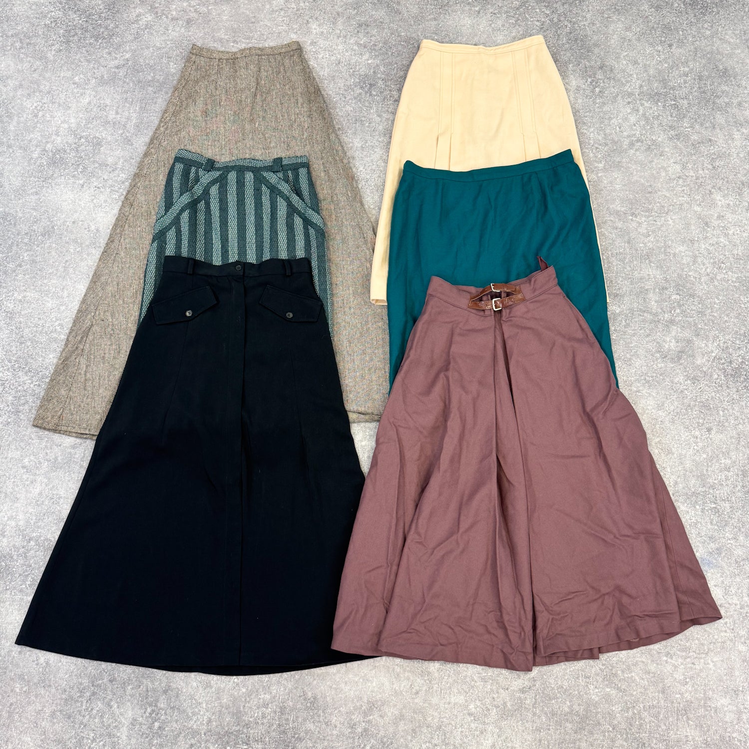 jupe-longue-hiver-femme-moderne-vintage-vetement-grossiste-friperie-wholesaler-seconde-main-occasion-textile-piece-80-90-2000-2010