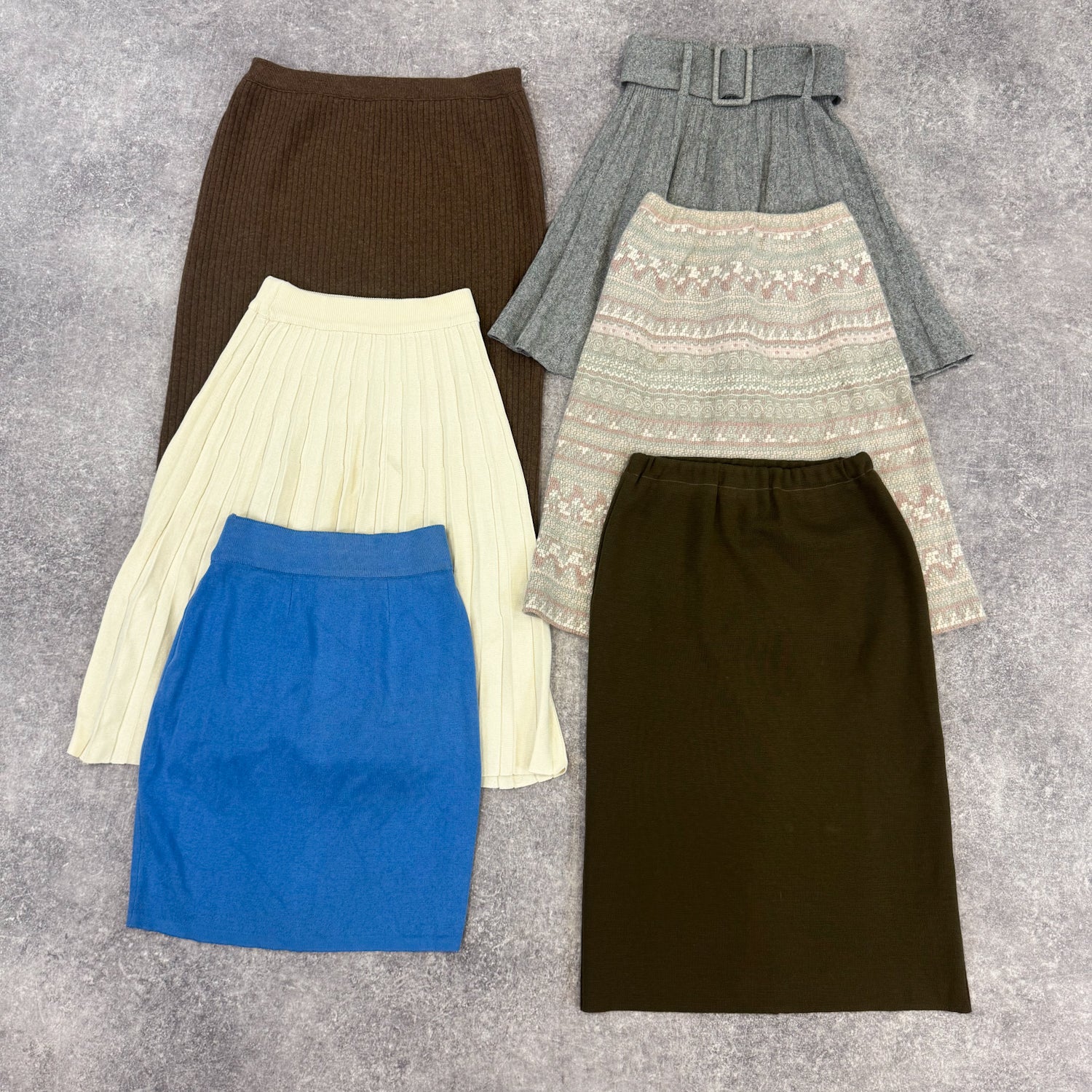 jupe-tricot-laine-emme-moderne-vintage-vetement-grossiste-friperie-wholesaler-seconde-main-occasion-textile-piece-80-90-2000-2010