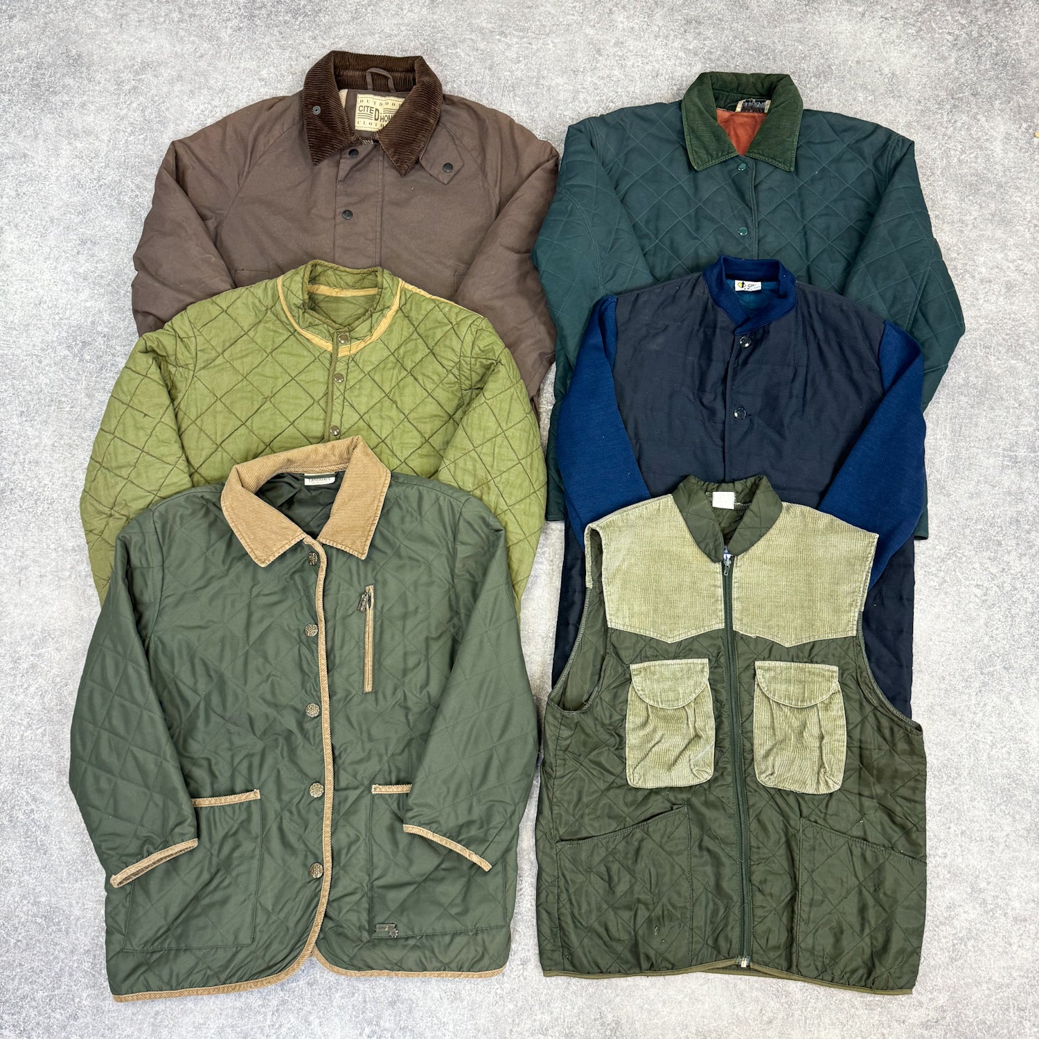 Veste-style-barbour-matelasse-femme-marque-moderne-vintage-vetement-grossiste-friperie-wholesaler-seconde-main-occasion-textile-piece-80-90-2000-2010-french-pick