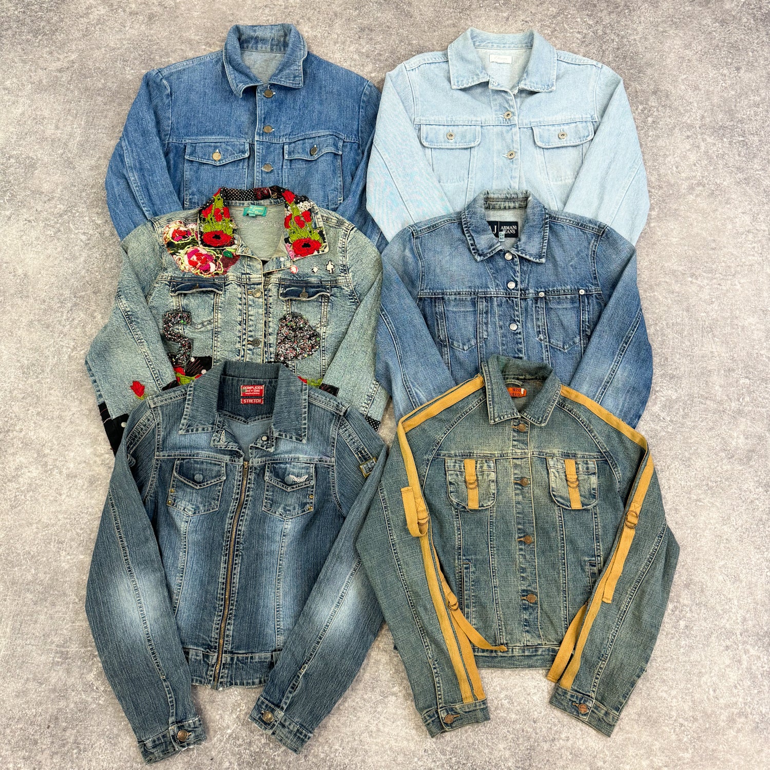 veste-jean-femme-grossiste-vintage-moderne-vetement-friperie-wholesaler-seconde-main-80-90-2000-2010