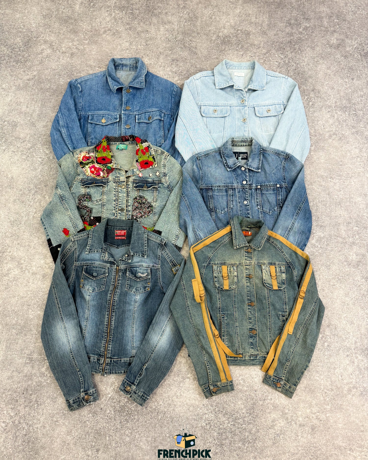 veste-jean-femme-grossiste-vintage-moderne-vetement-friperie-wholesaler-seconde-main-80-90-2000-2010