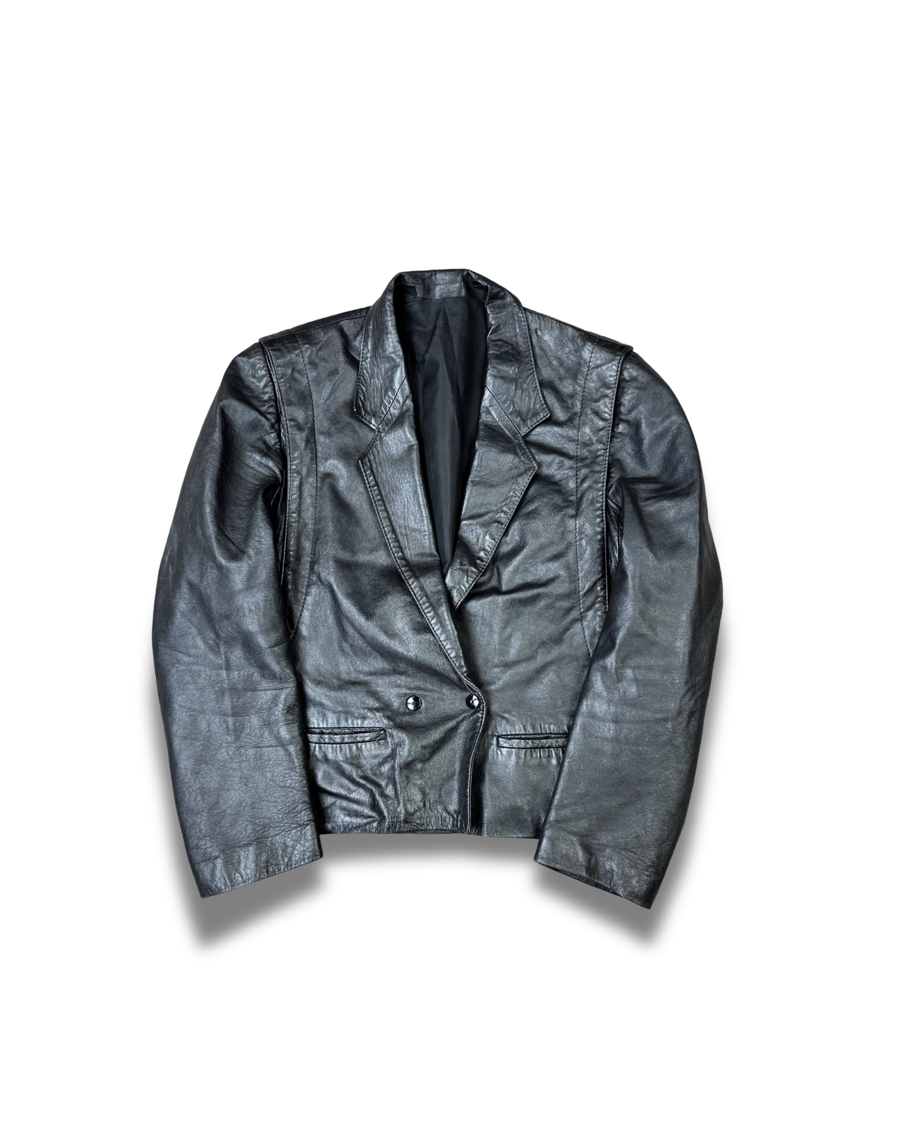 cuirs-veste-en-cuir-blazer-vintage-vrai-cuir-de-vache-daimpatine-ancien-homme-vintage-vetements-femme-vintage-vetement-grossiste-friperie-wholesaler-seconde-main-marque-occasion-textile-piece-annees-80-90-2000-2010-french-pick-reseller-vinted-reseller-vinted-vente-en-ligne