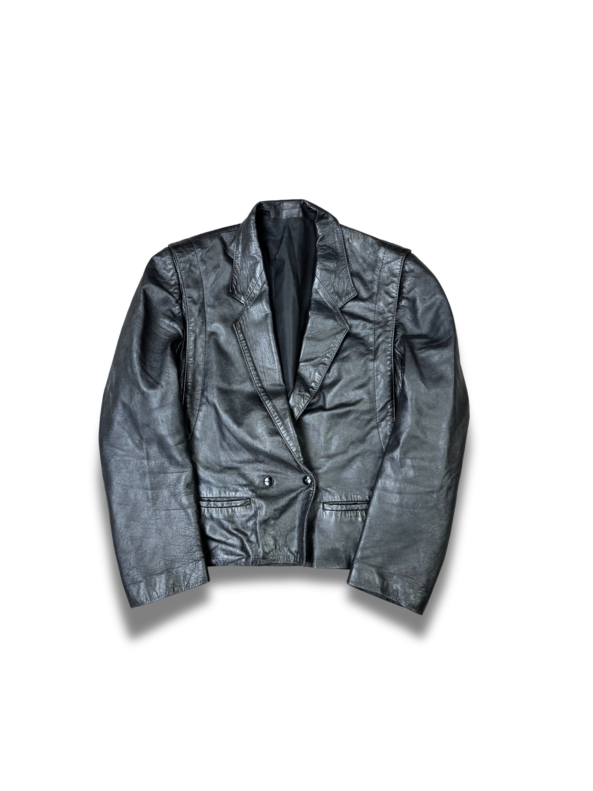 cuirs-veste-en-cuir-blazer-vintage-vrai-cuir-de-vache-daimpatine-ancien-homme-vintage-vetements-femme-vintage-vetement-grossiste-friperie-wholesaler-seconde-main-marque-occasion-textile-piece-annees-80-90-2000-2010-french-pick-reseller-vinted-reseller-vinted-vente-en-ligne