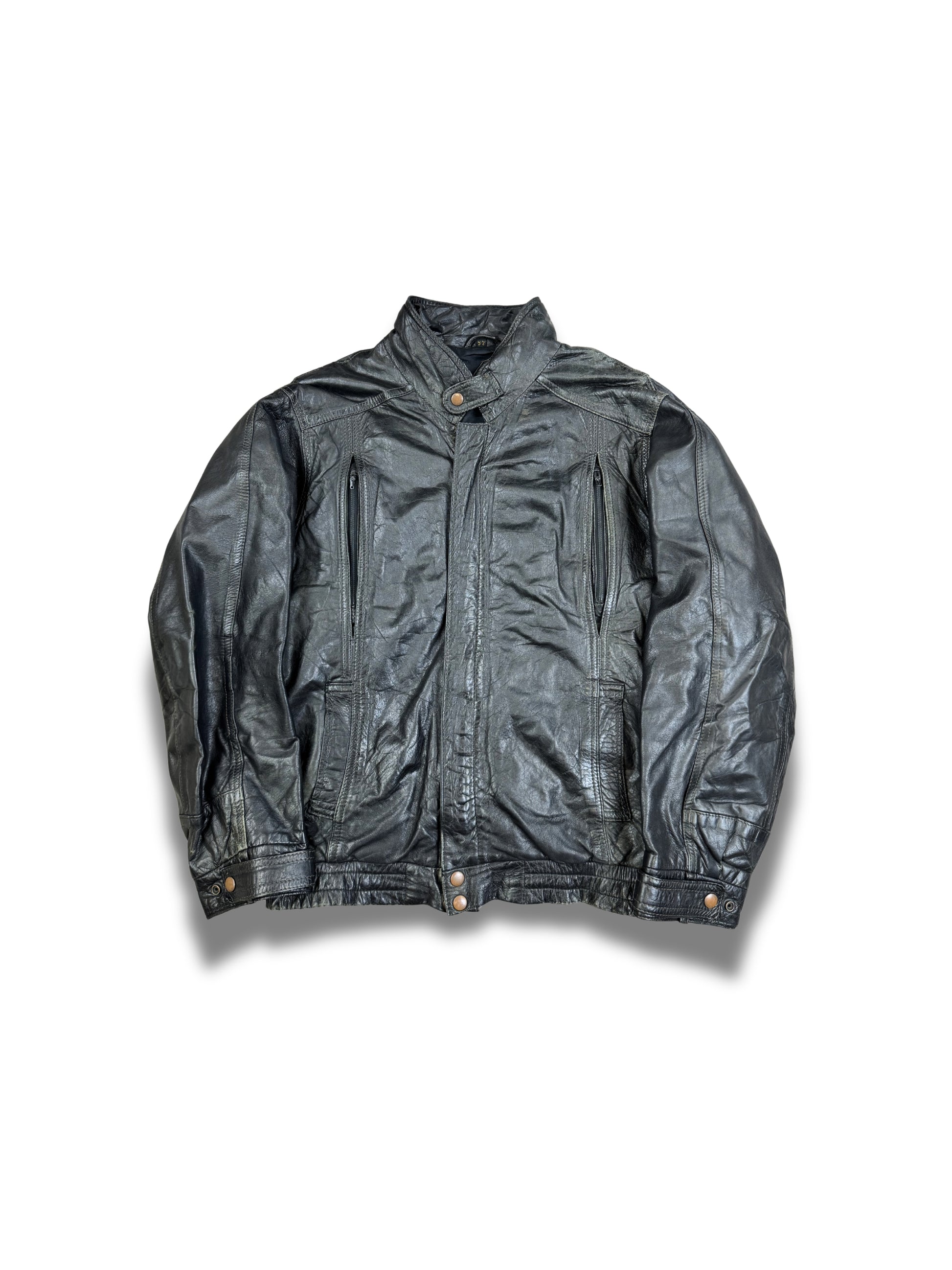 blouson-cuirs-manteau-veste-en-cuir-blazer-vintage-vrai-cuir-de-vache-daim-patine-ancien-homme-vintage-vetements-vintage-vetement-grossiste-friperie-wholesaler-seconde-main-marque-occasion-textile-piece-annees-80-90-2000-2010-french-pick-reseller-vinted-reseller-vinted-vente-en-ligne