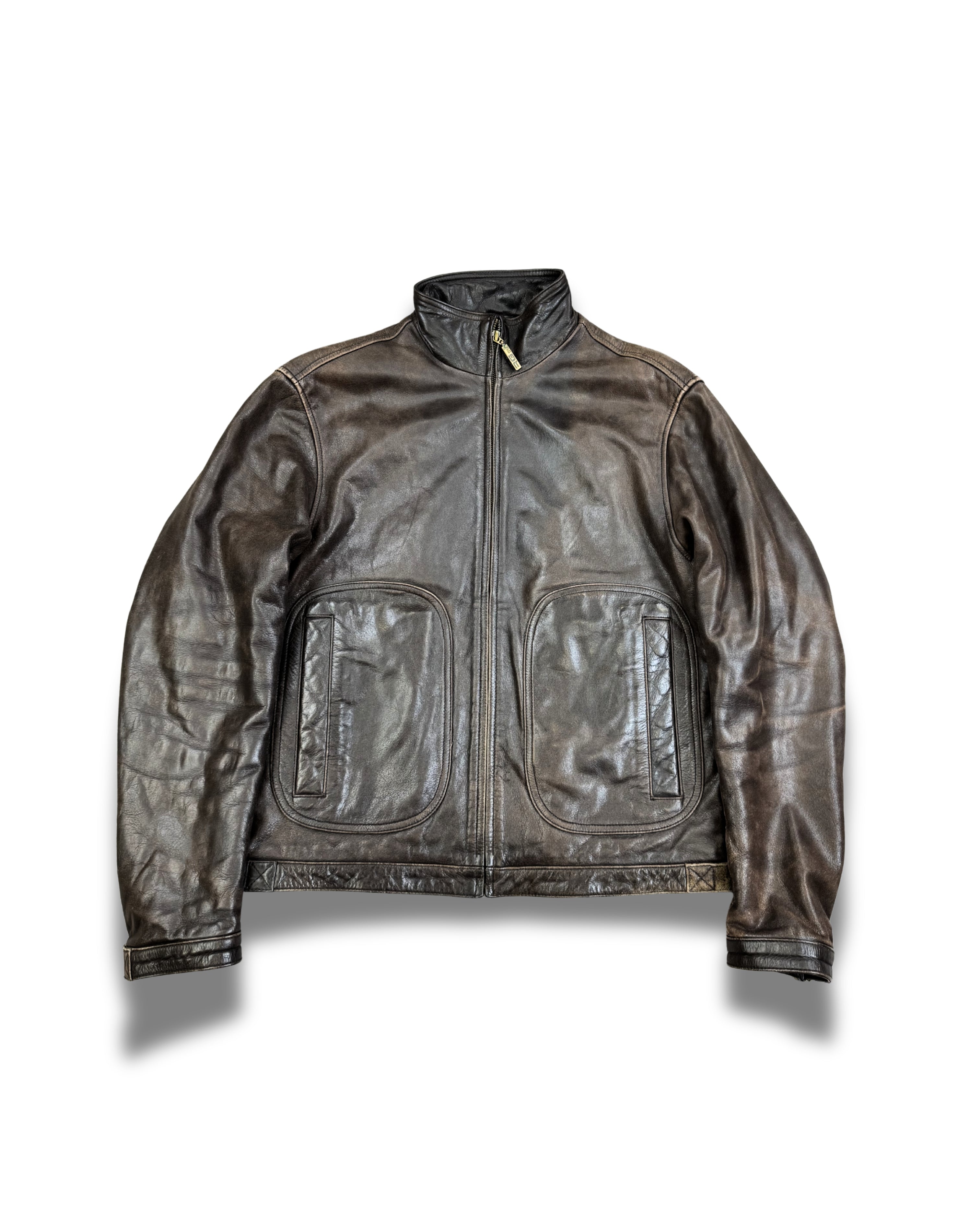 blouson-cuirs-manteau-veste-en-cuir-blazer-vintage-vrai-cuir-de-vache-daim-patine-ancien-homme-vintage-vetements-vintage-vetement-grossiste-friperie-wholesaler-seconde-main-marque-occasion-textile-piece-annees-80-90-2000-2010-french-pick-reseller-vinted-reseller-vinted-vente-en-ligne