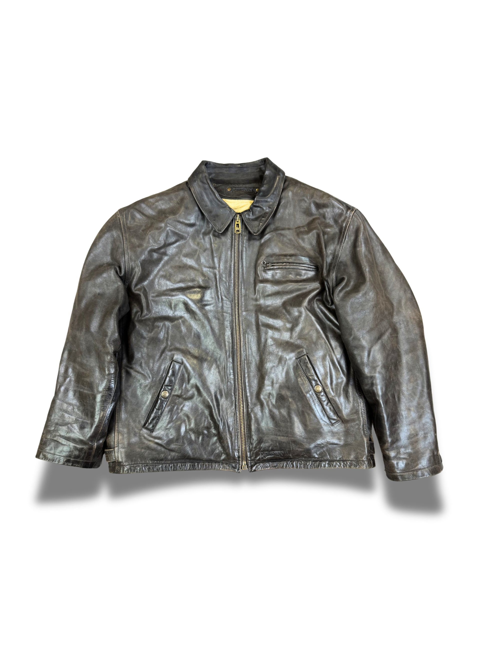 blouson-cuirs-manteau-veste-en-cuir-blazer-vintage-vrai-cuir-de-vache-daim-patine-ancien-homme-vintage-vetements-vintage-vetement-grossiste-friperie-wholesaler-seconde-main-marque-occasion-textile-piece-annees-80-90-2000-2010-french-pick-reseller-vinted-reseller-vinted-vente-en-ligne