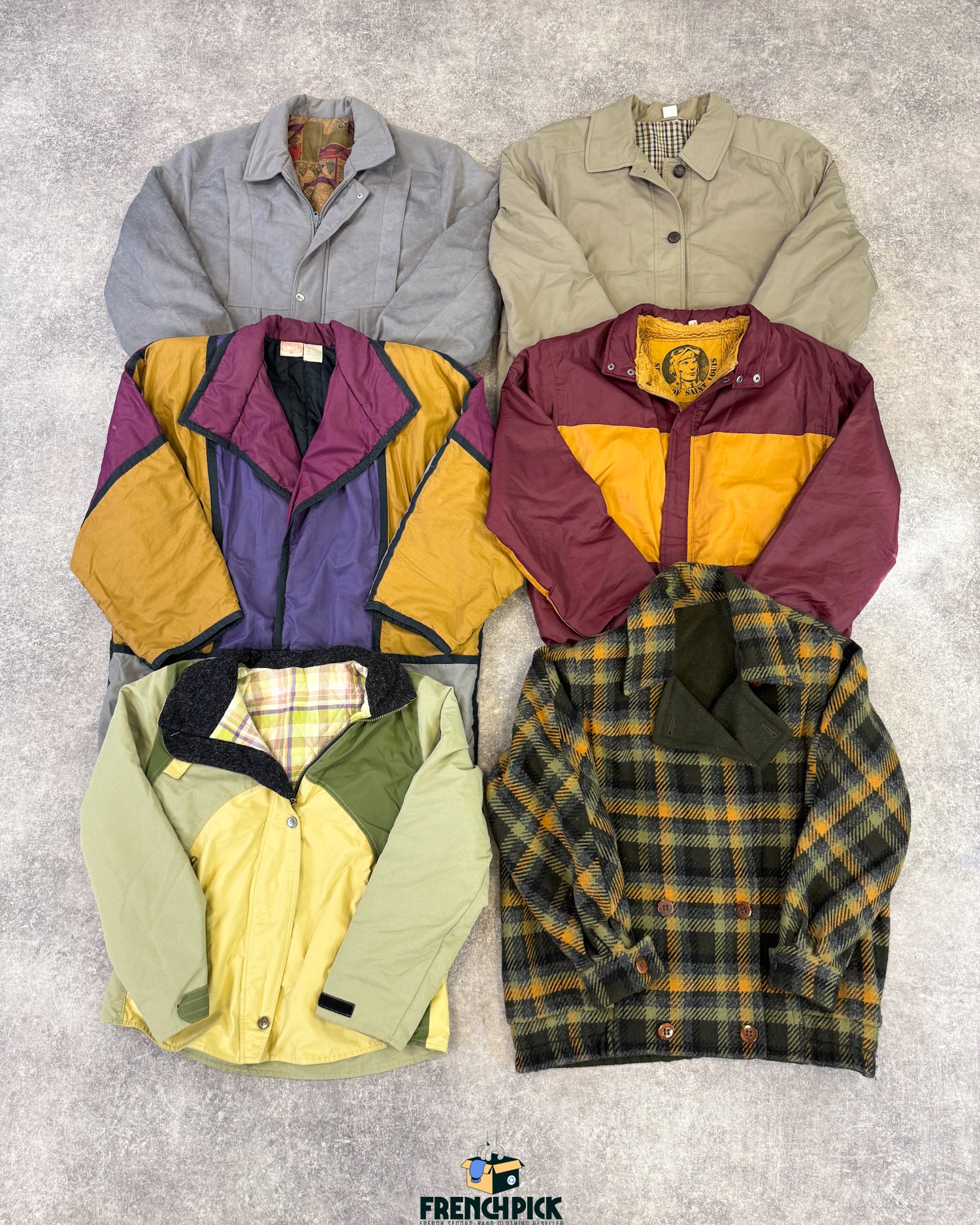 blouson-annees-70-retro-hiver-femme-homme-vintage-vetement-grossiste-friperie-wholesaler-seconde-main-marque-occasion-textile-piece-annees-80-90-2000-2010-french-pick