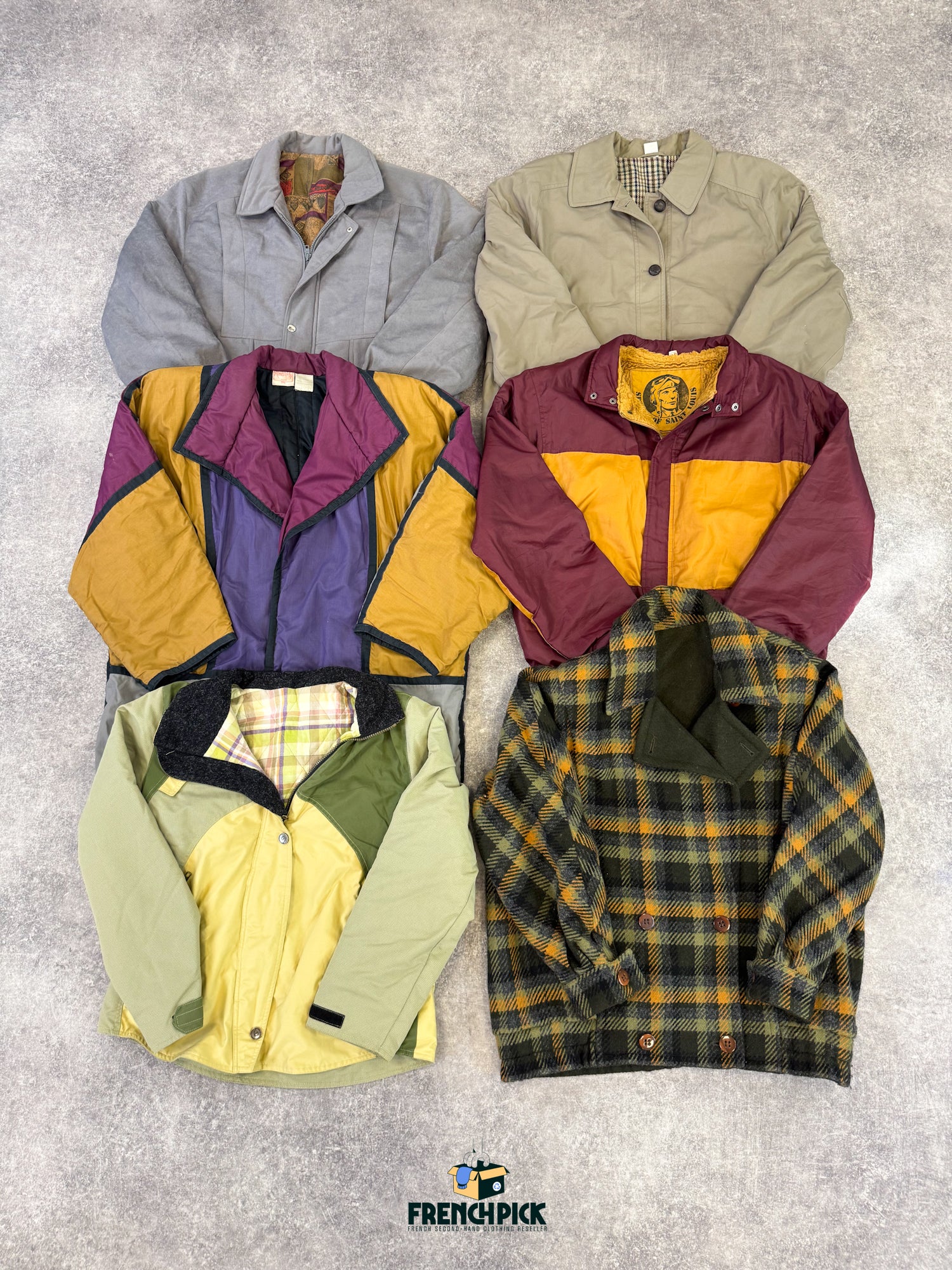 blouson-annees-70-retro-hiver-femme-homme-vintage-vetement-grossiste-friperie-wholesaler-seconde-main-marque-occasion-textile-piece-annees-80-90-2000-2010-french-pick